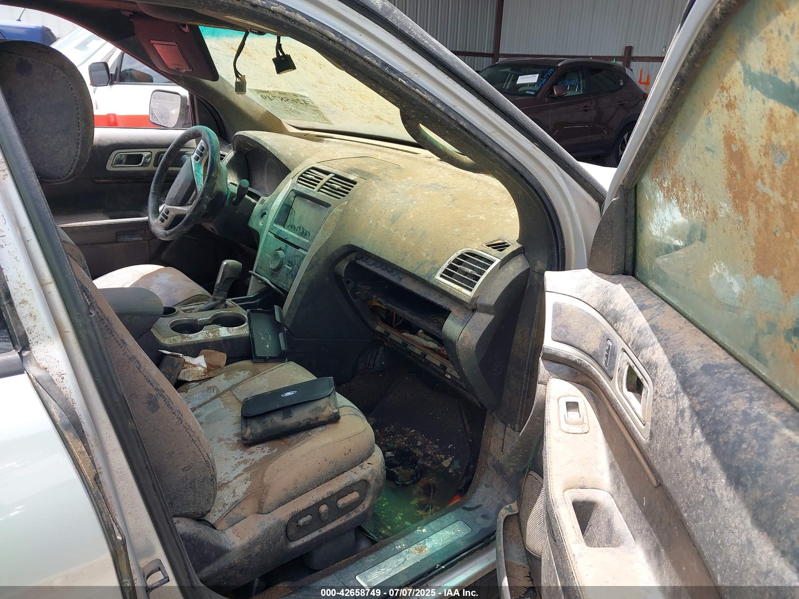 FORD EXPLORER image 5