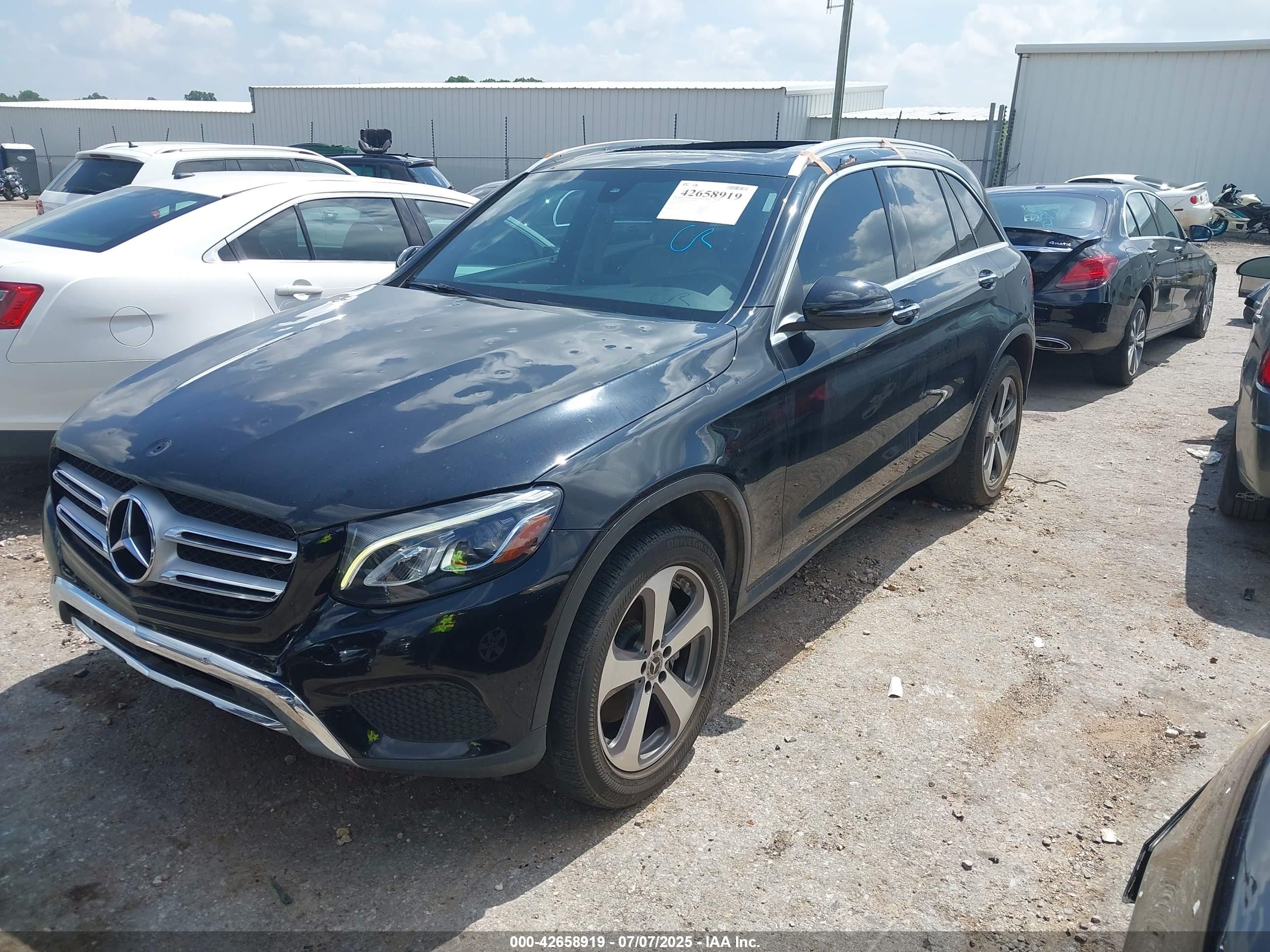 MERCEDES-BENZ GLC image 2