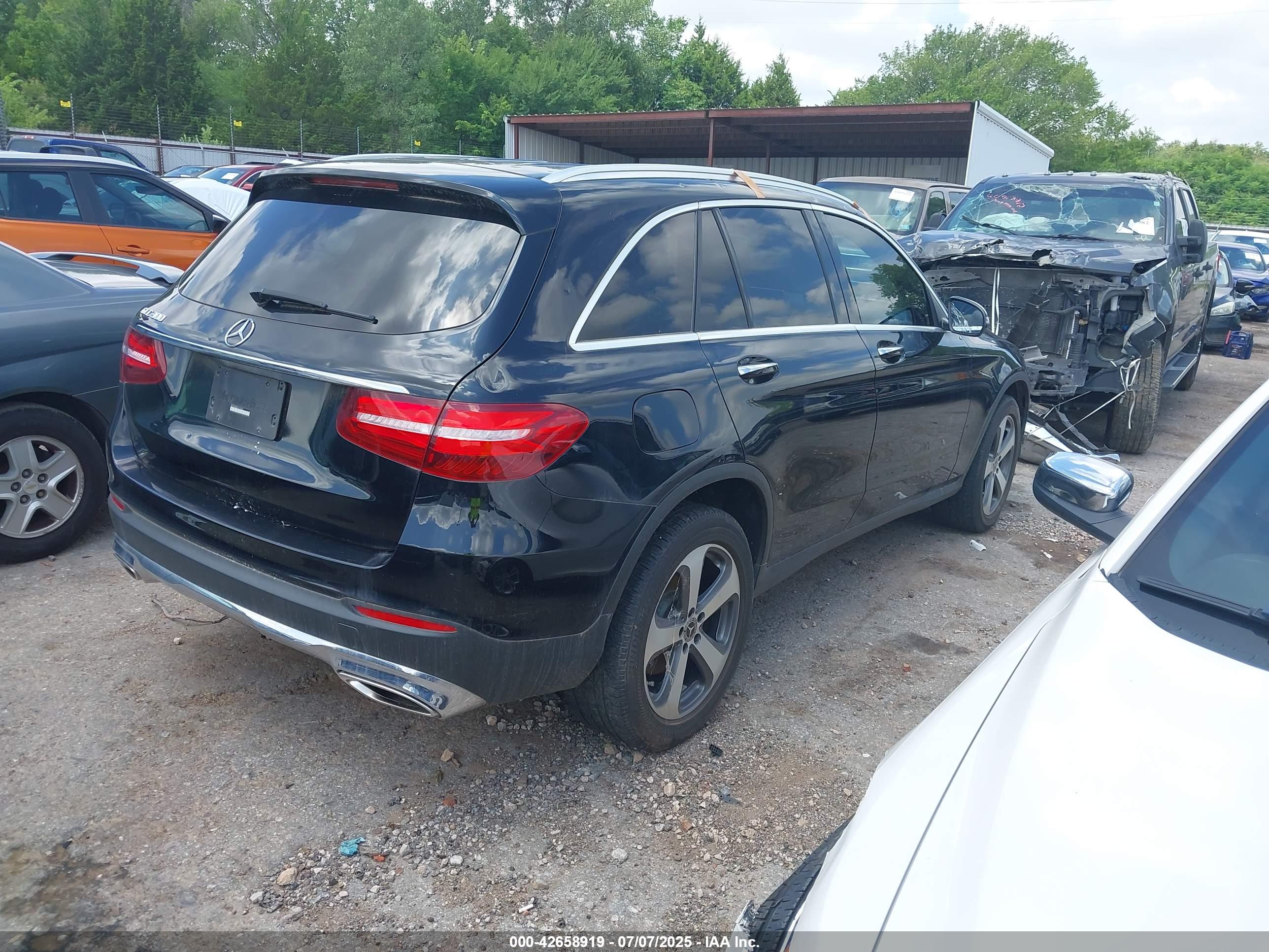 MERCEDES-BENZ GLC image 4
