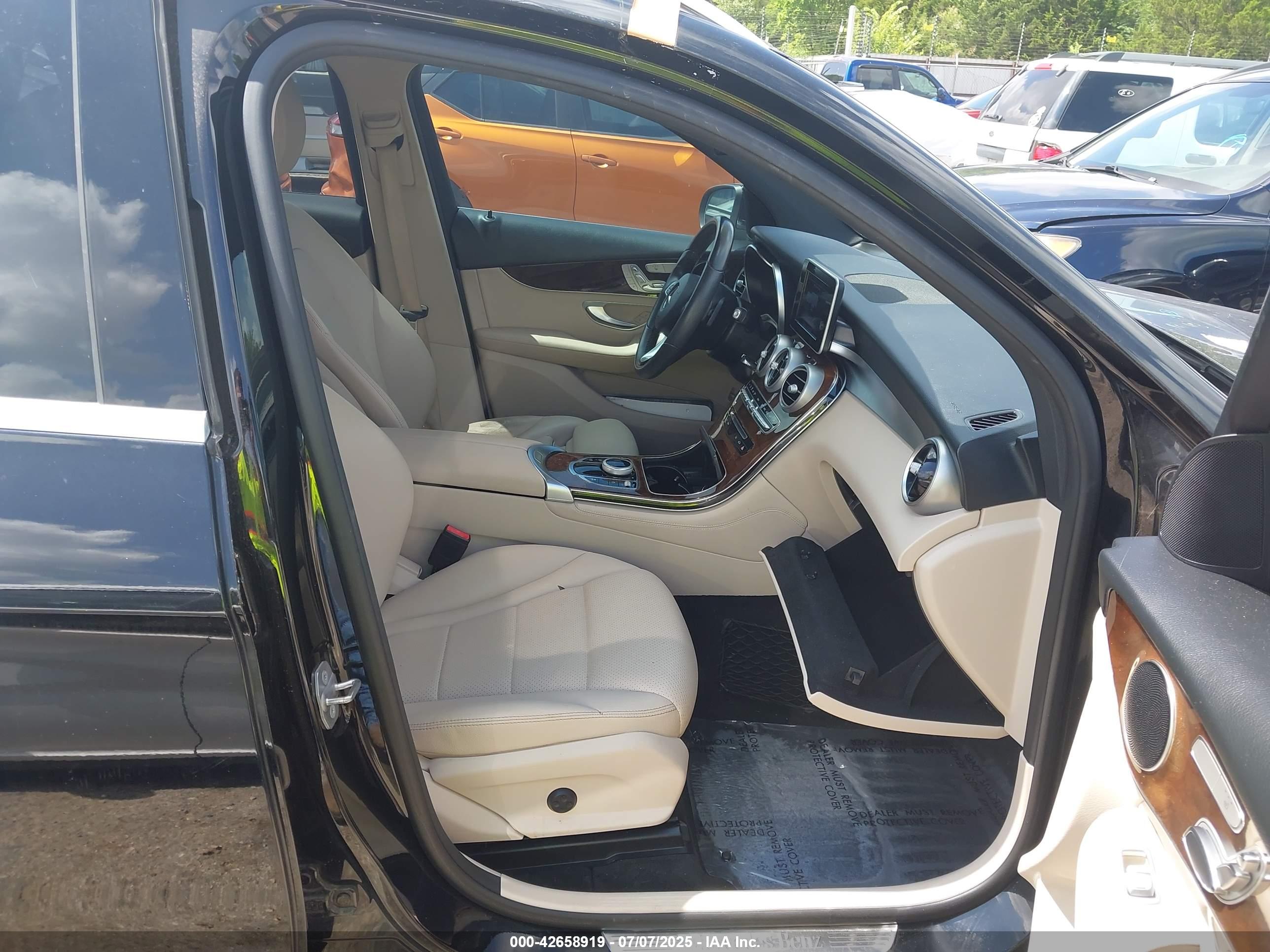 MERCEDES-BENZ GLC image 5