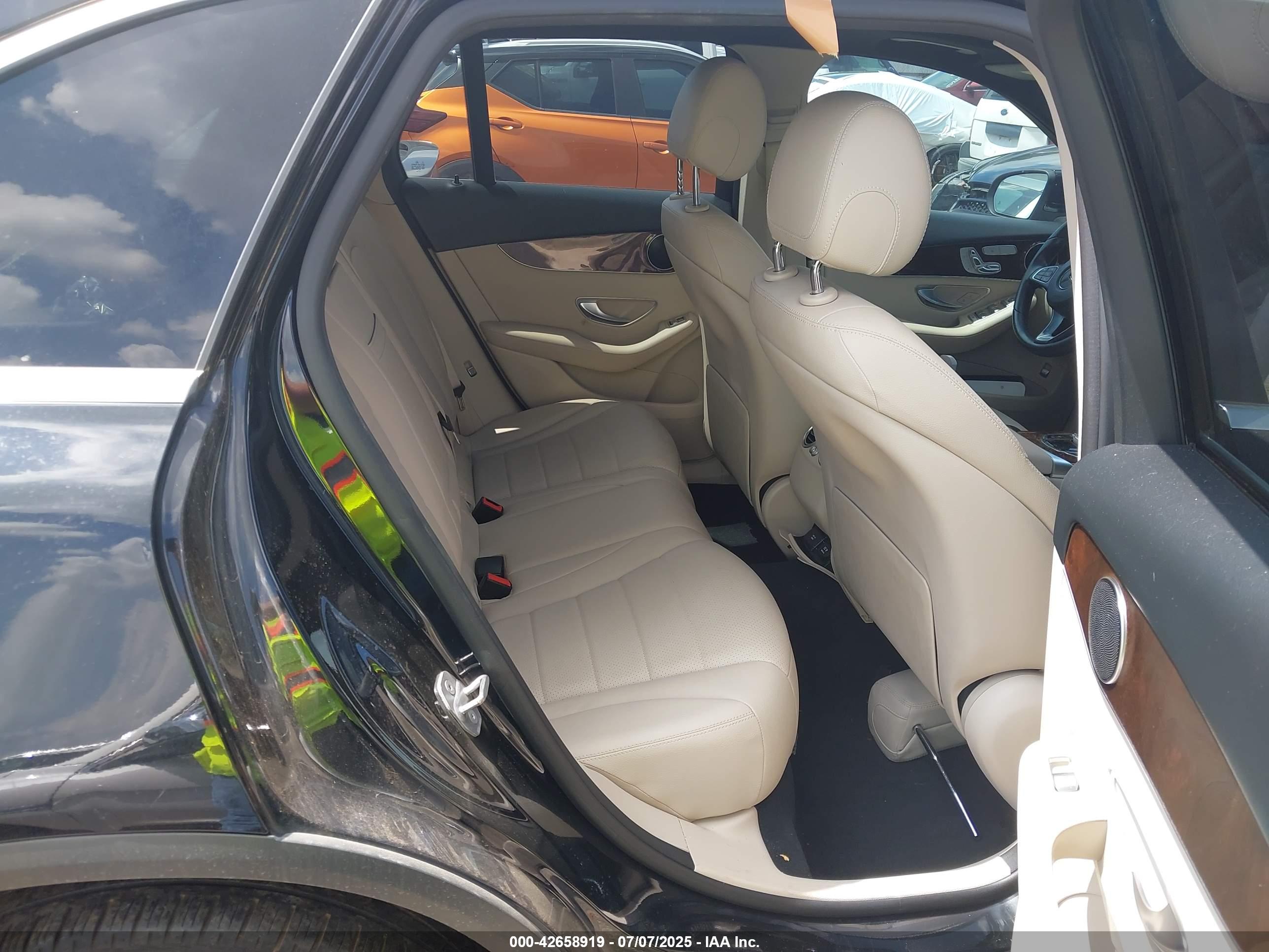 MERCEDES-BENZ GLC image 8
