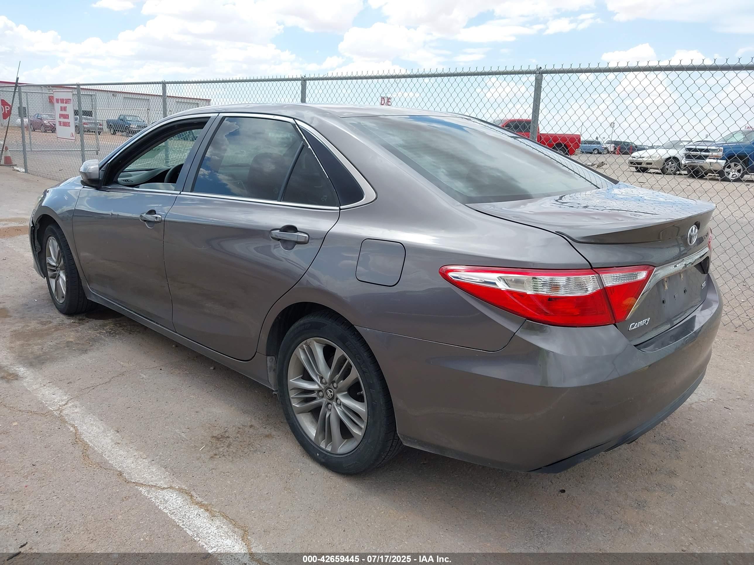 TOYOTA CAMRY image 3