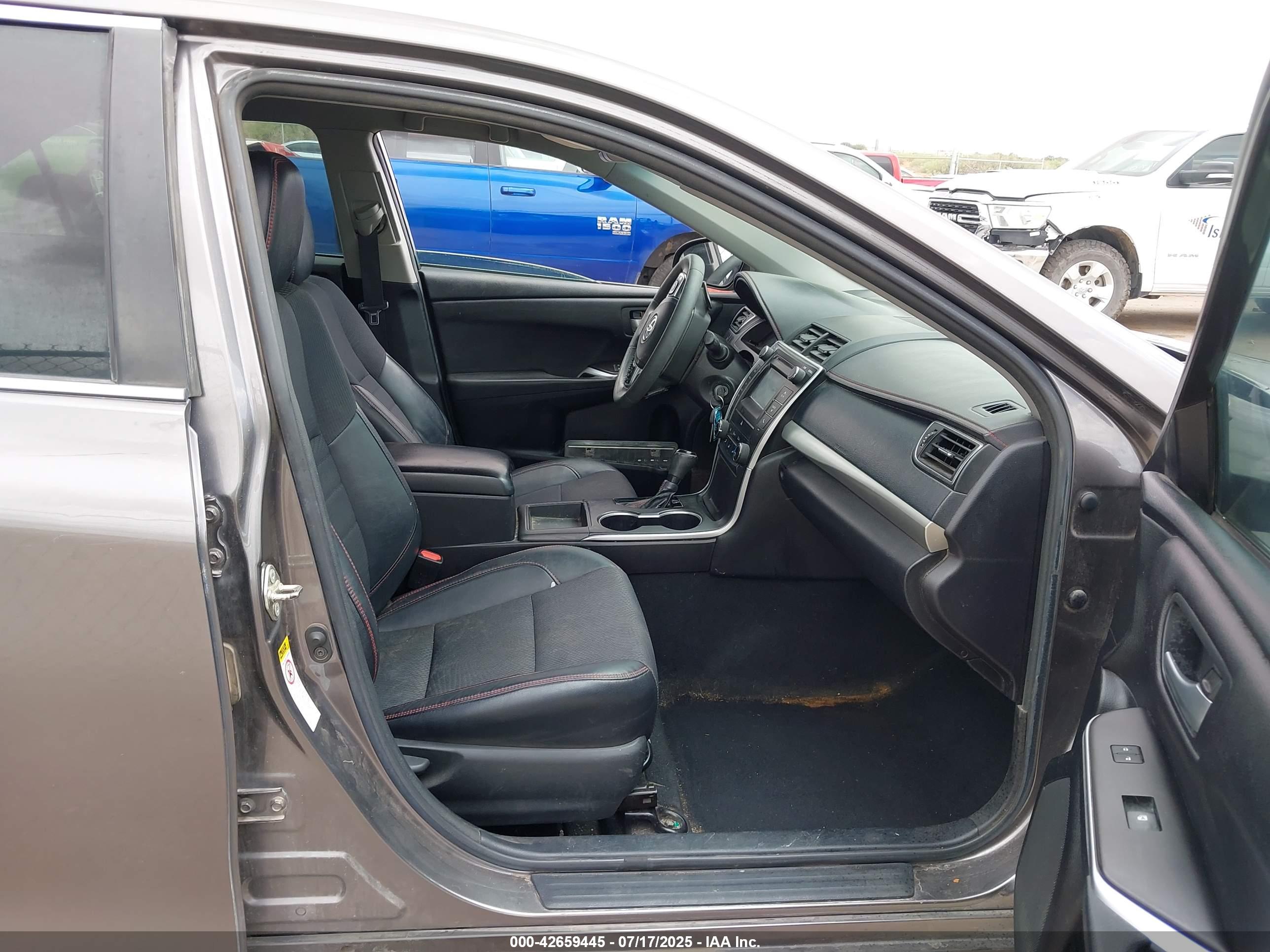 TOYOTA CAMRY image 5
