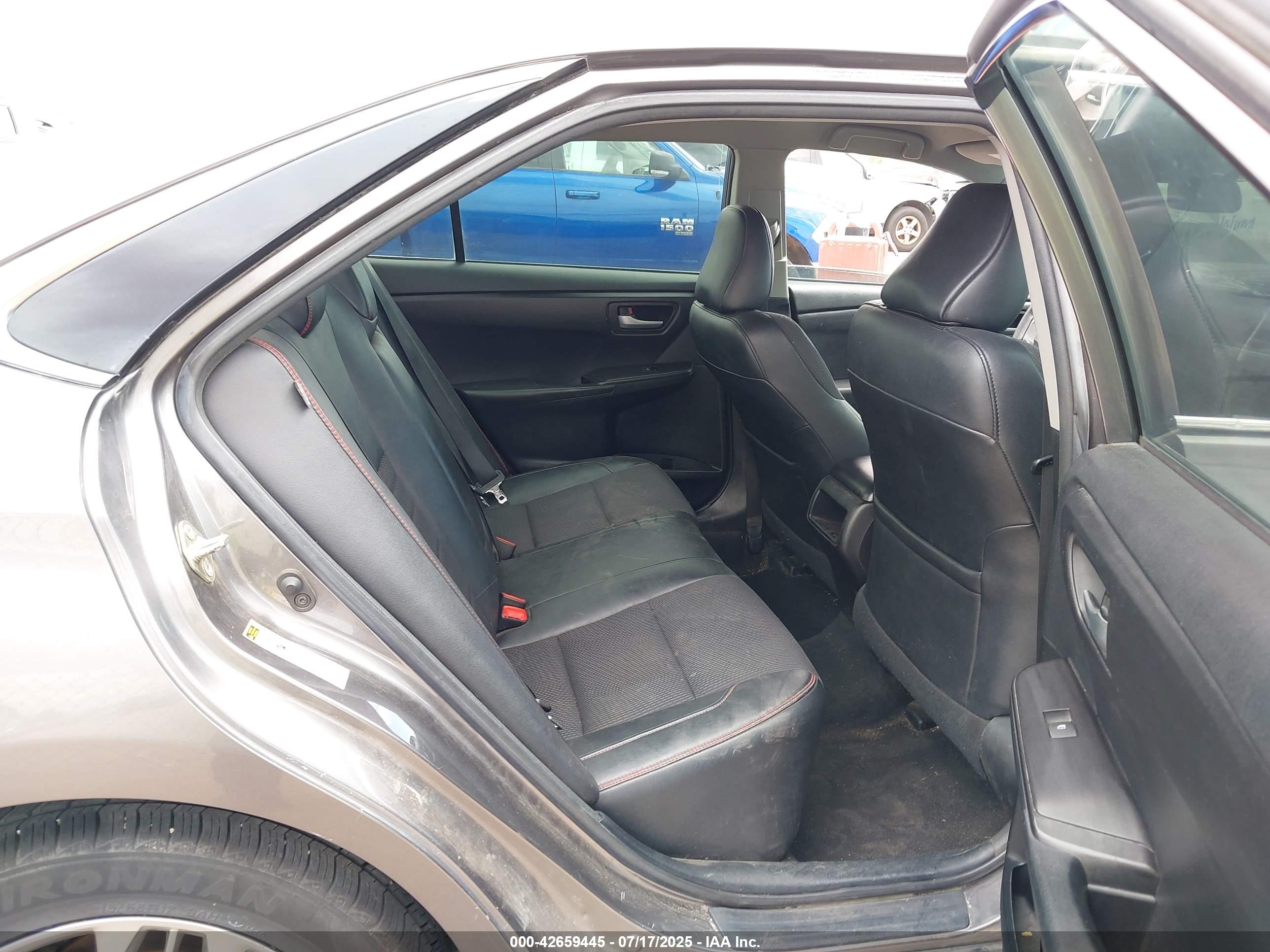 TOYOTA CAMRY image 8