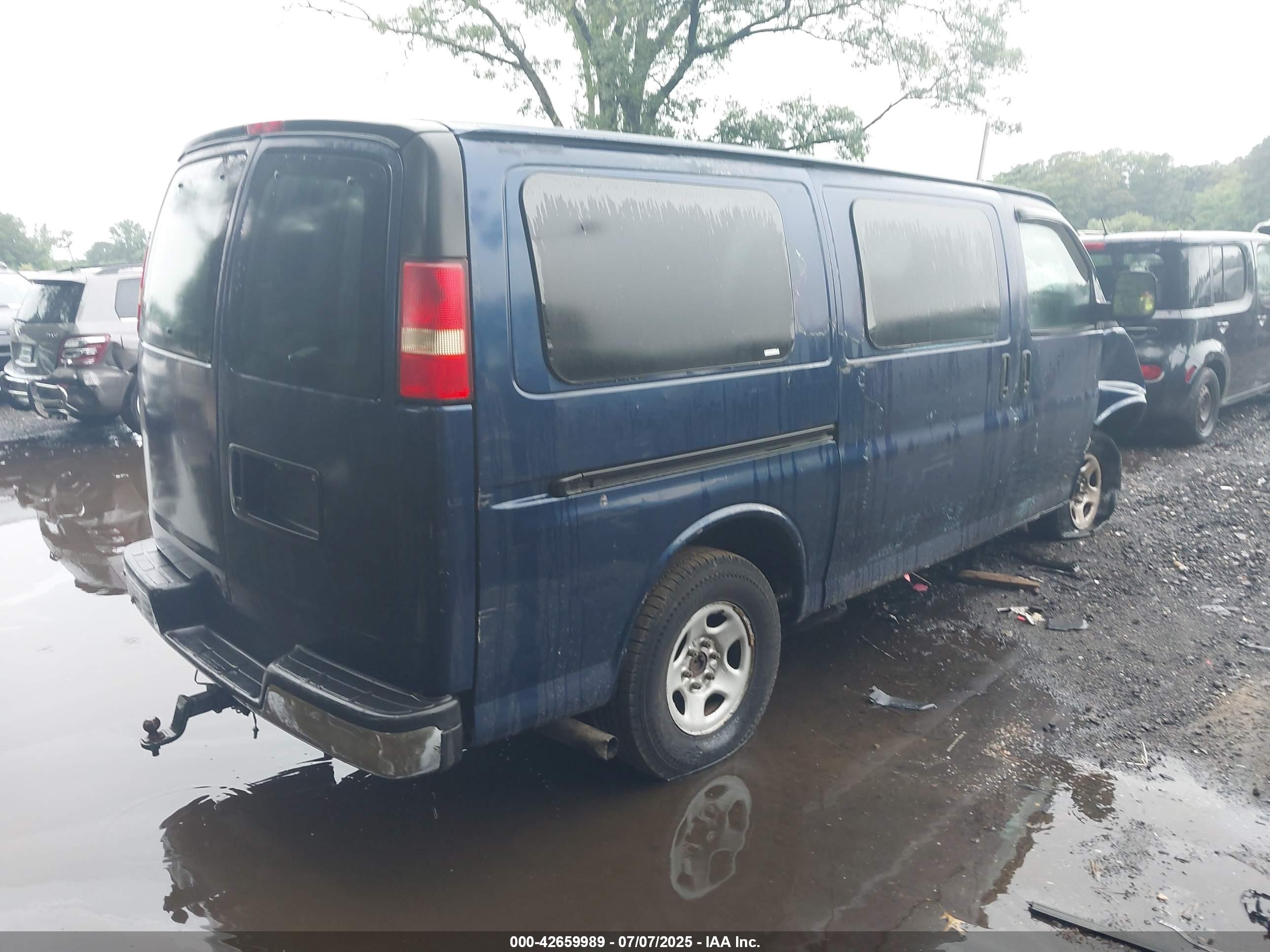 CHEVROLET EXPRESS image 4