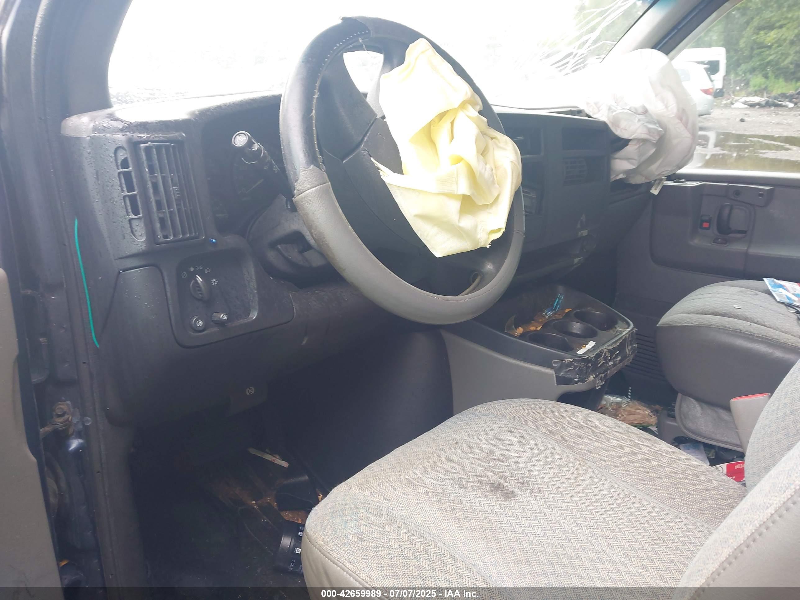 CHEVROLET EXPRESS image 5