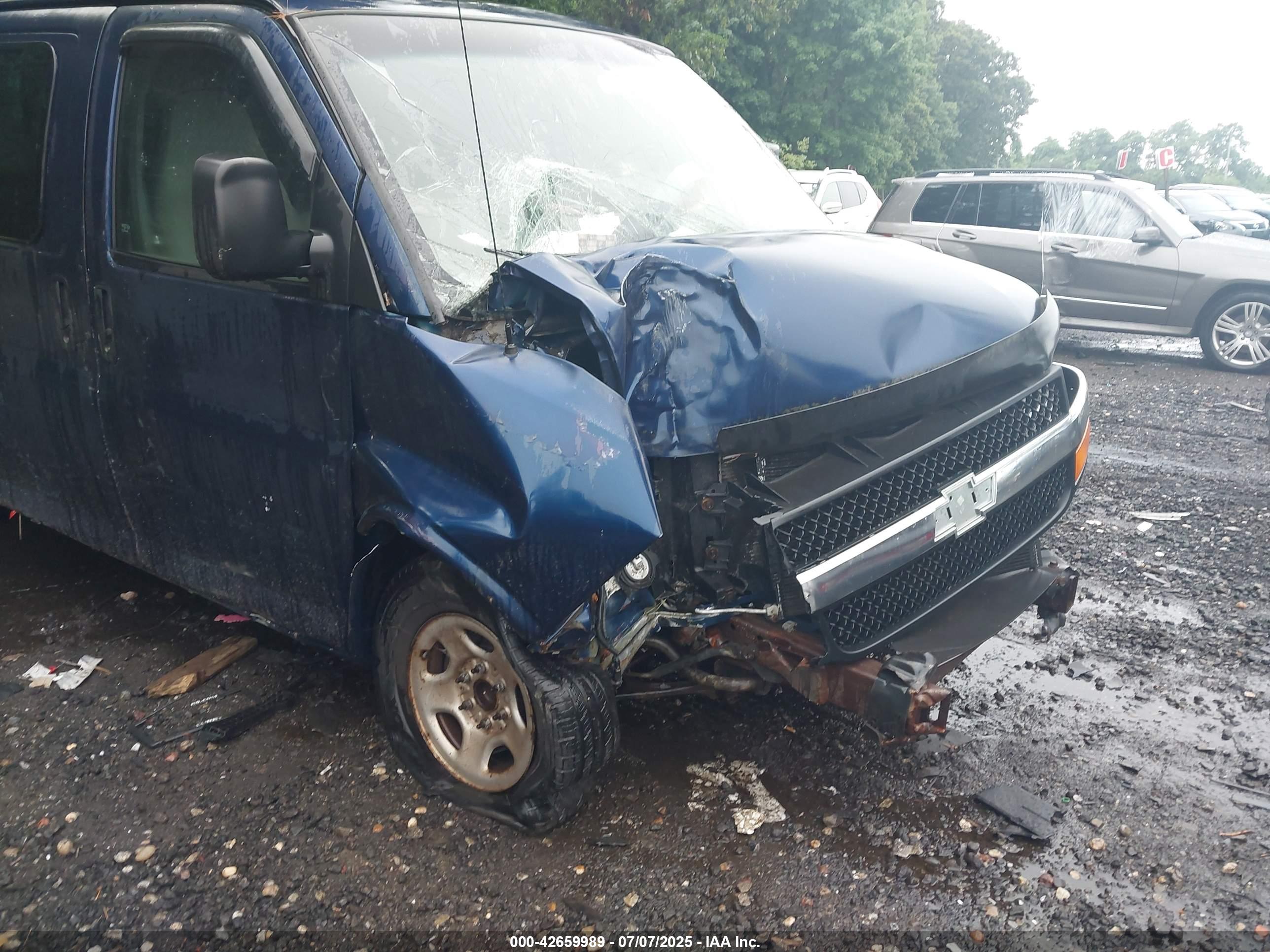 CHEVROLET EXPRESS image 6