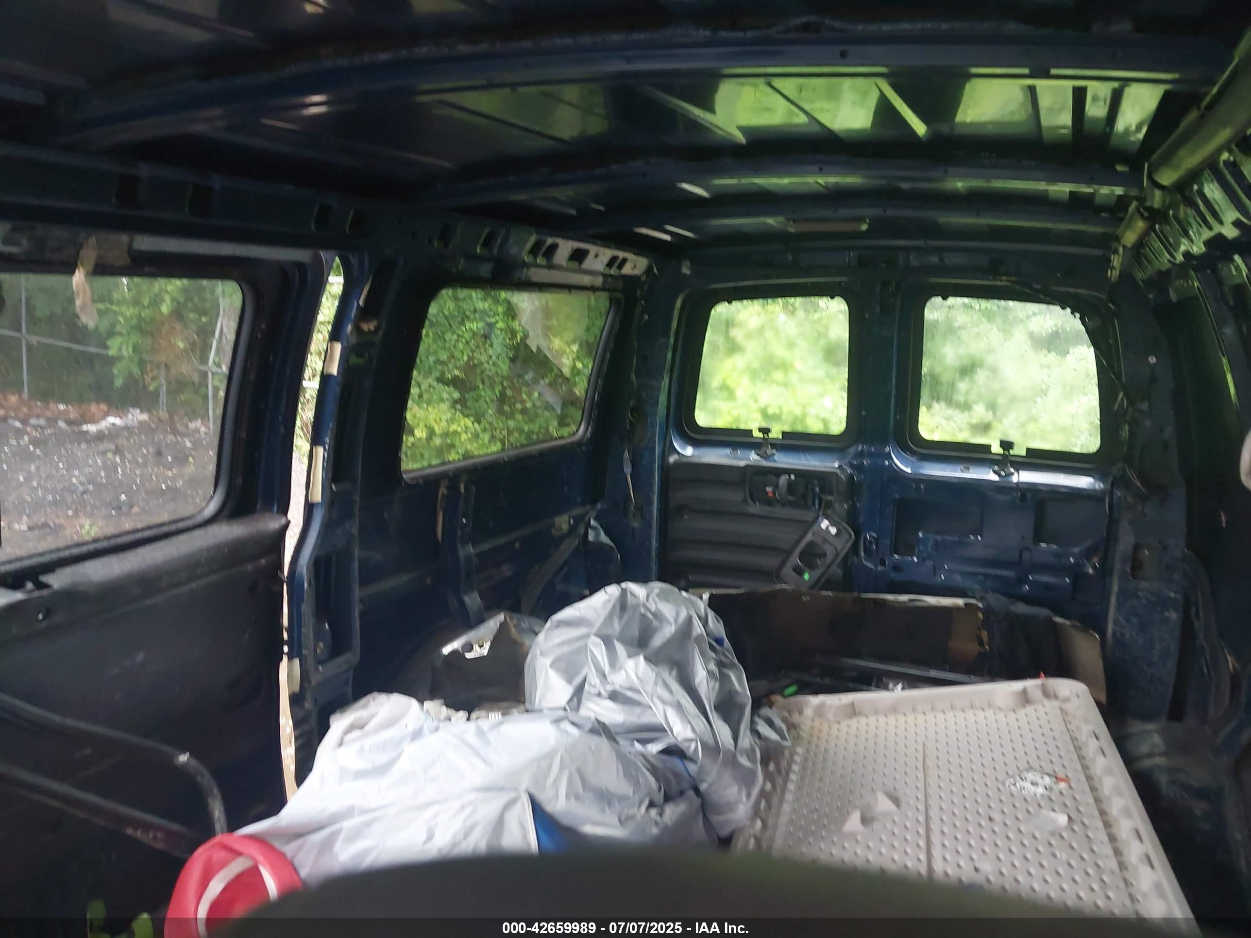 CHEVROLET EXPRESS image 8
