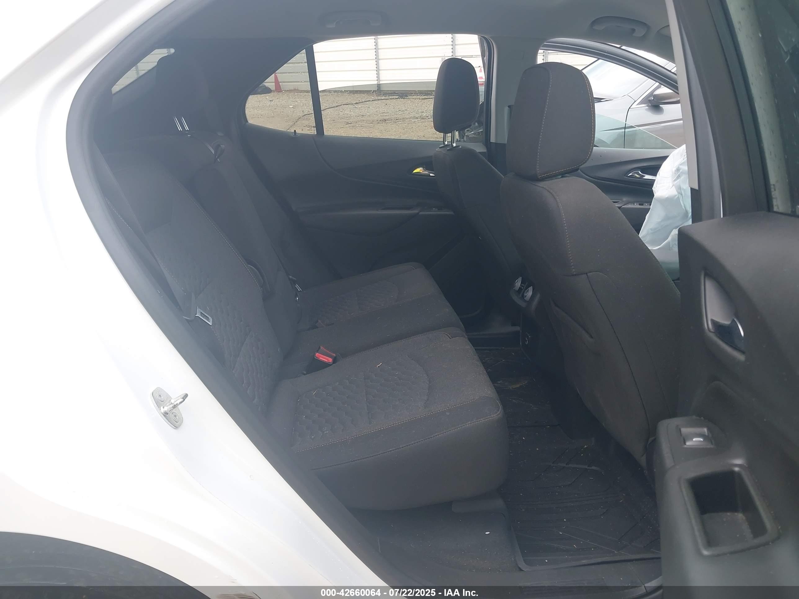 CHEVROLET EQUINOX image 8