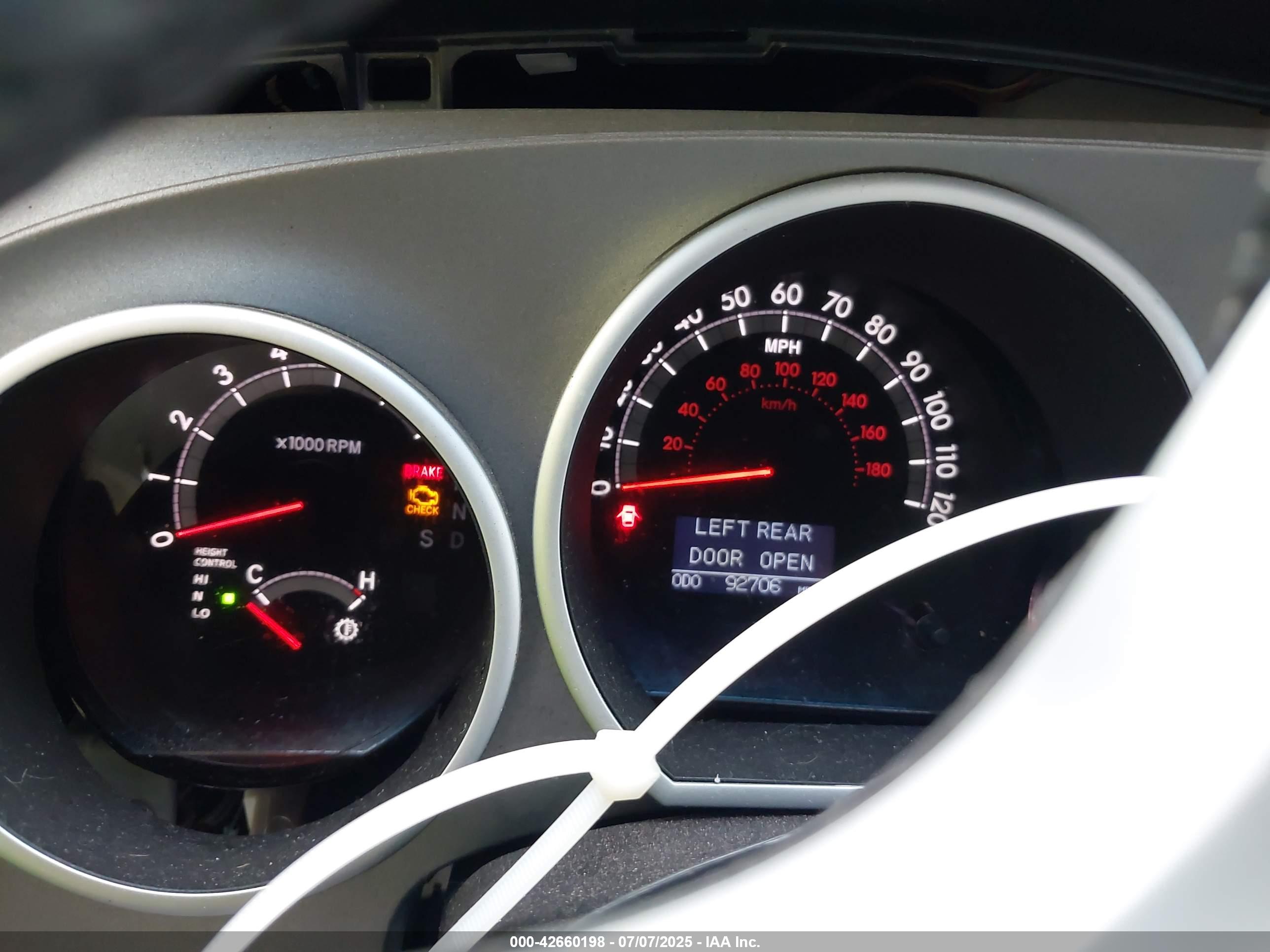 TOYOTA SEQUOIA image 7