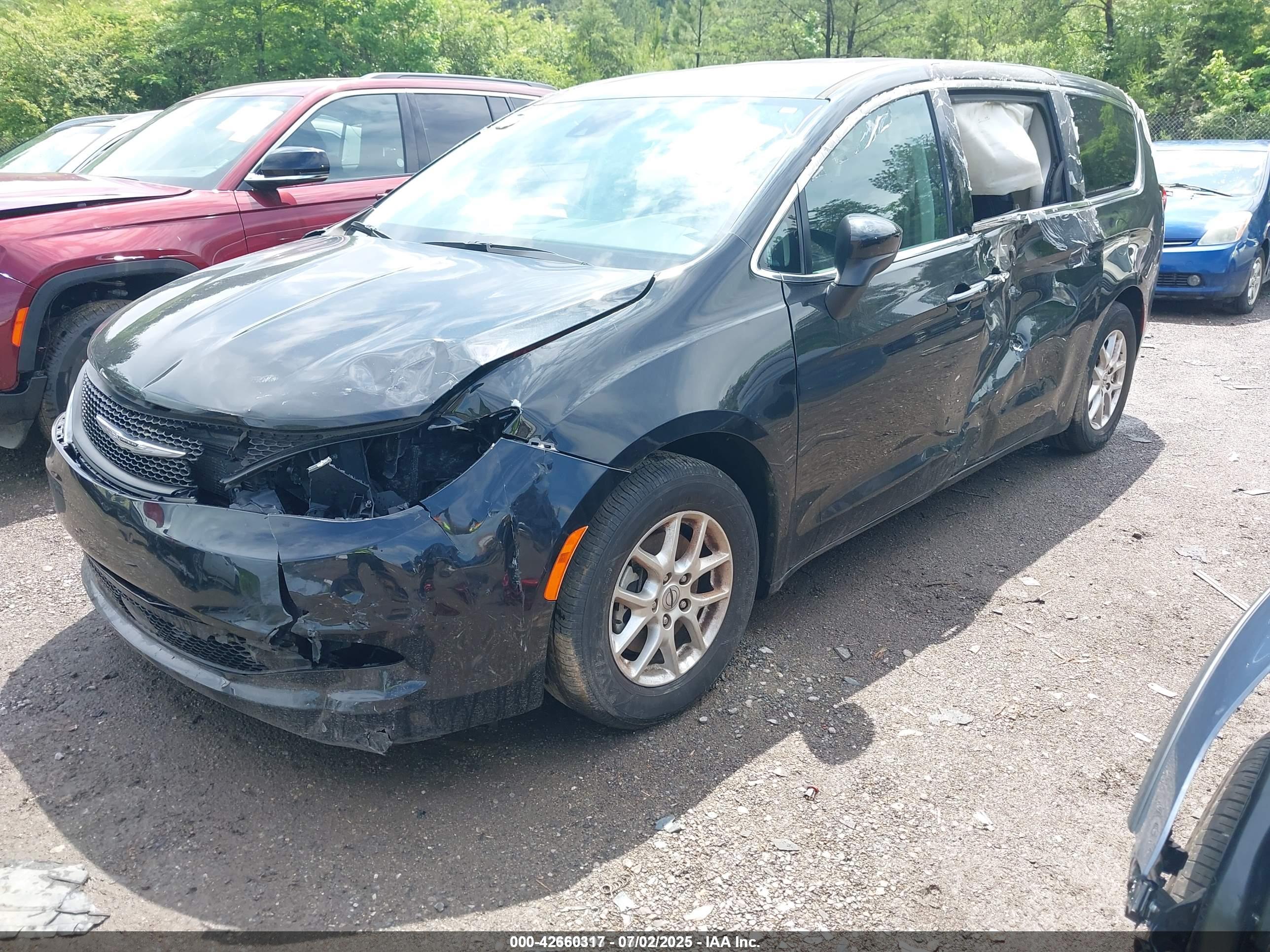 CHRYSLER VOYAGER image 2