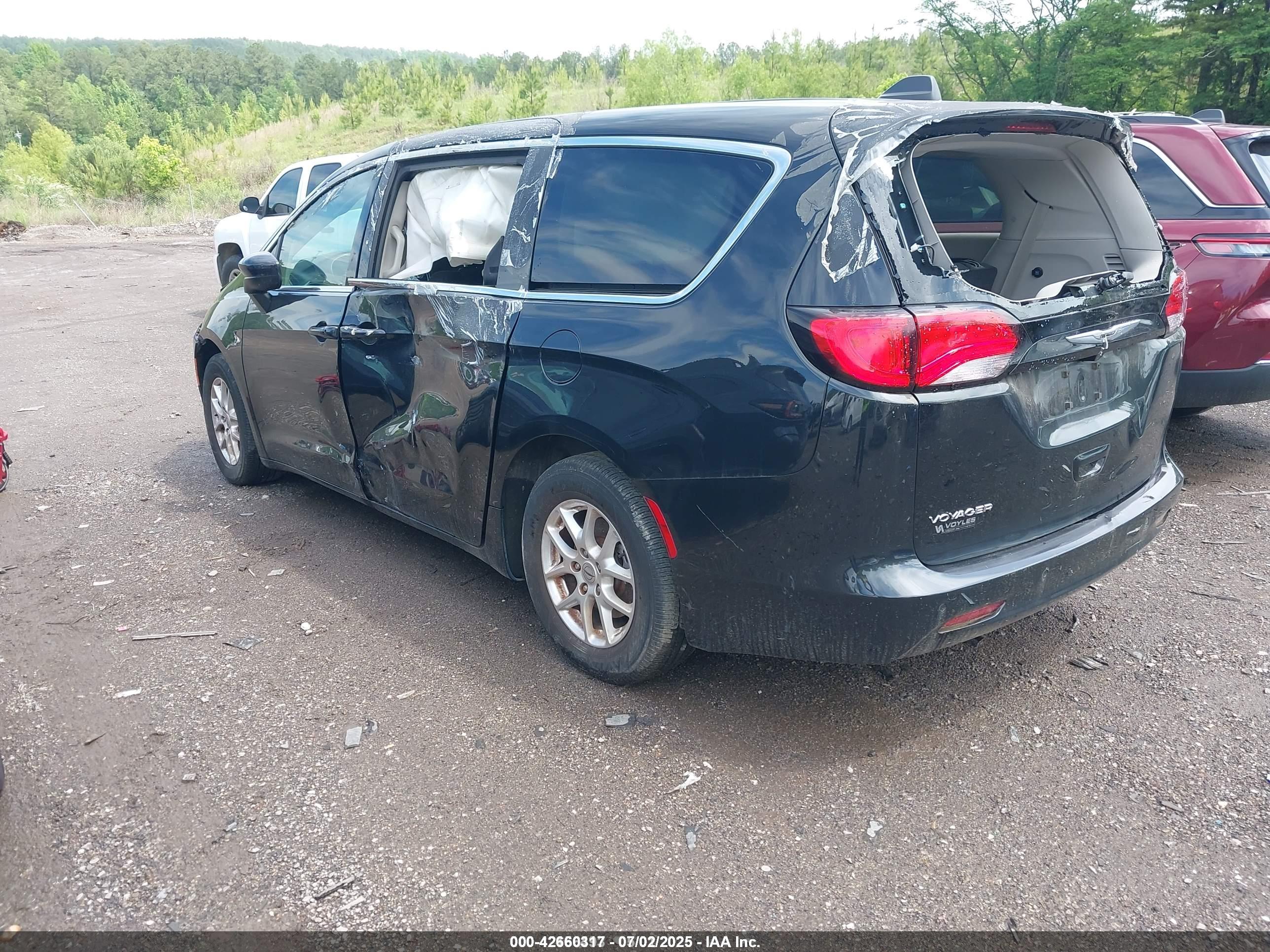 CHRYSLER VOYAGER image 3