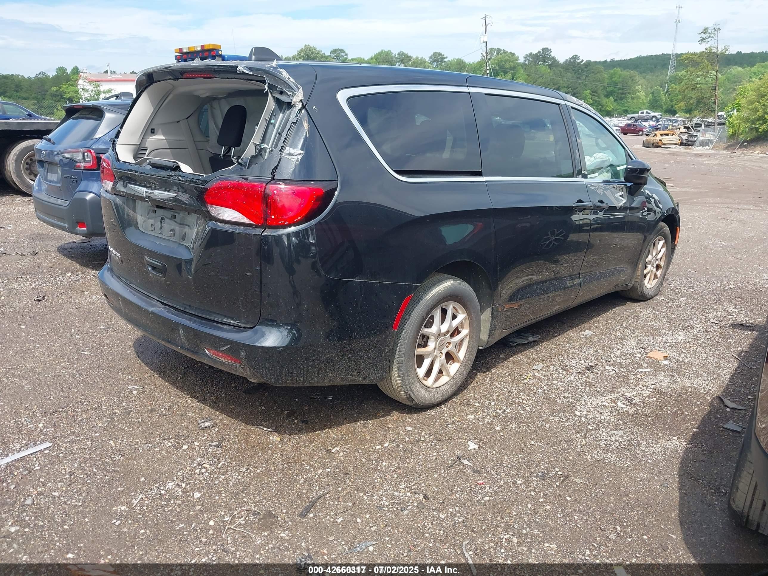 CHRYSLER VOYAGER image 4