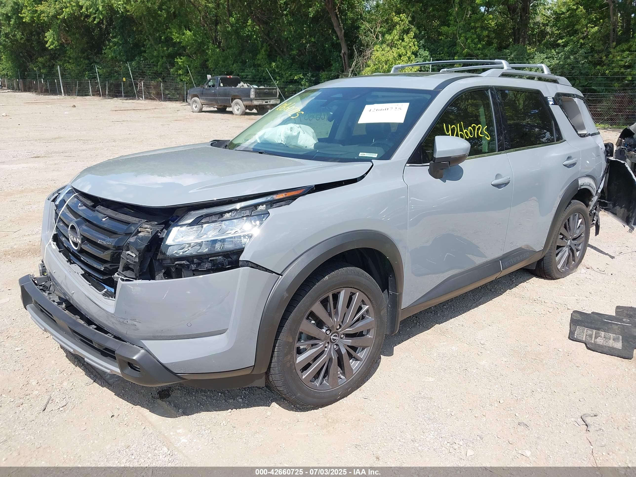 NISSAN PATHFINDER image 2