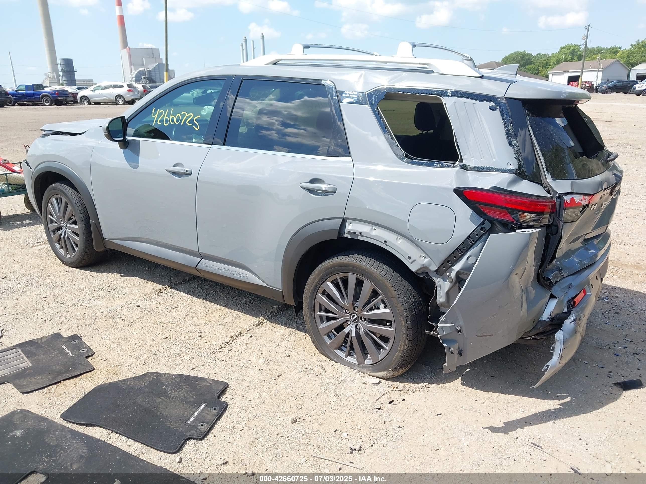 NISSAN PATHFINDER image 3