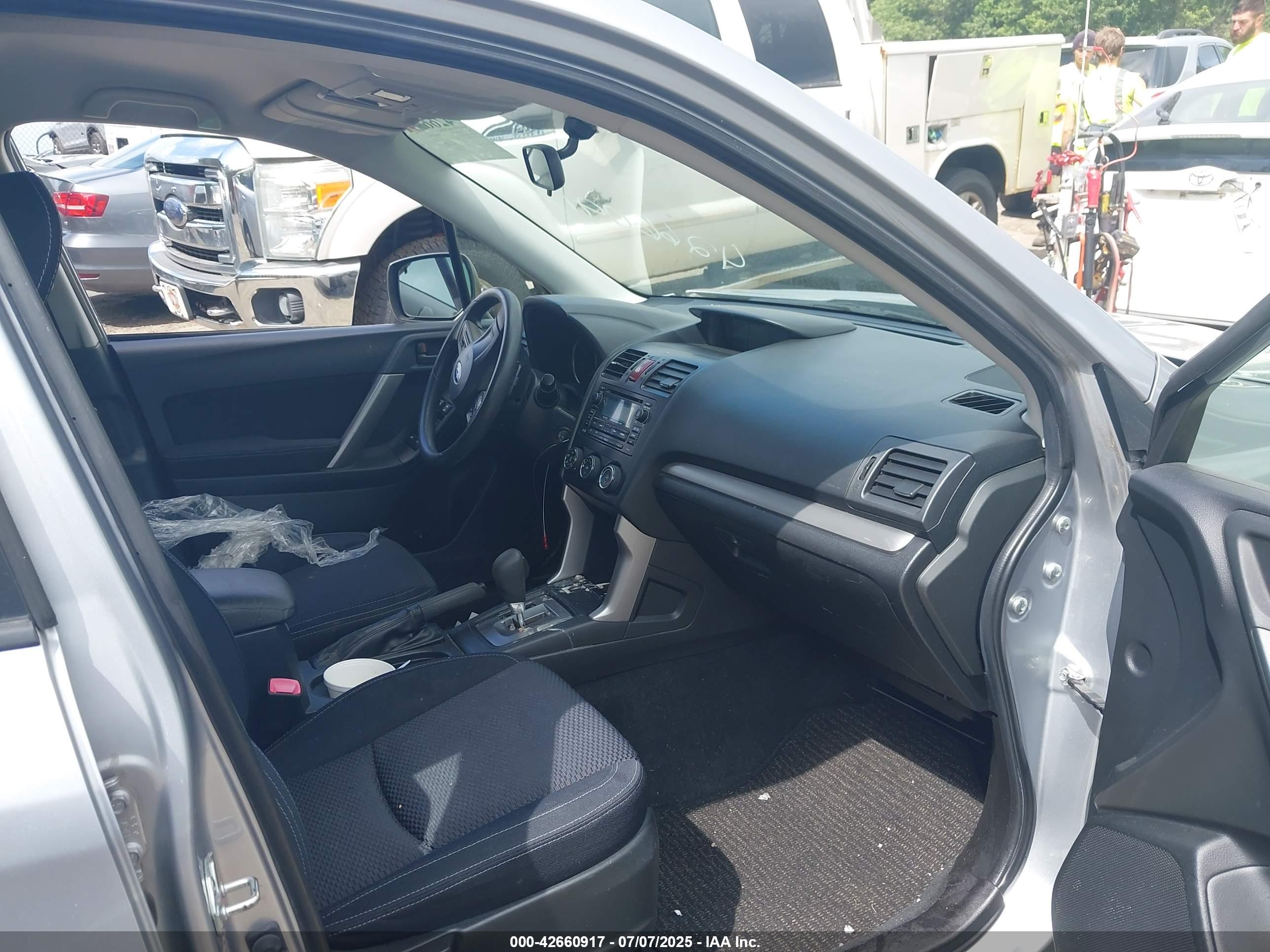 SUBARU FORESTER image 5