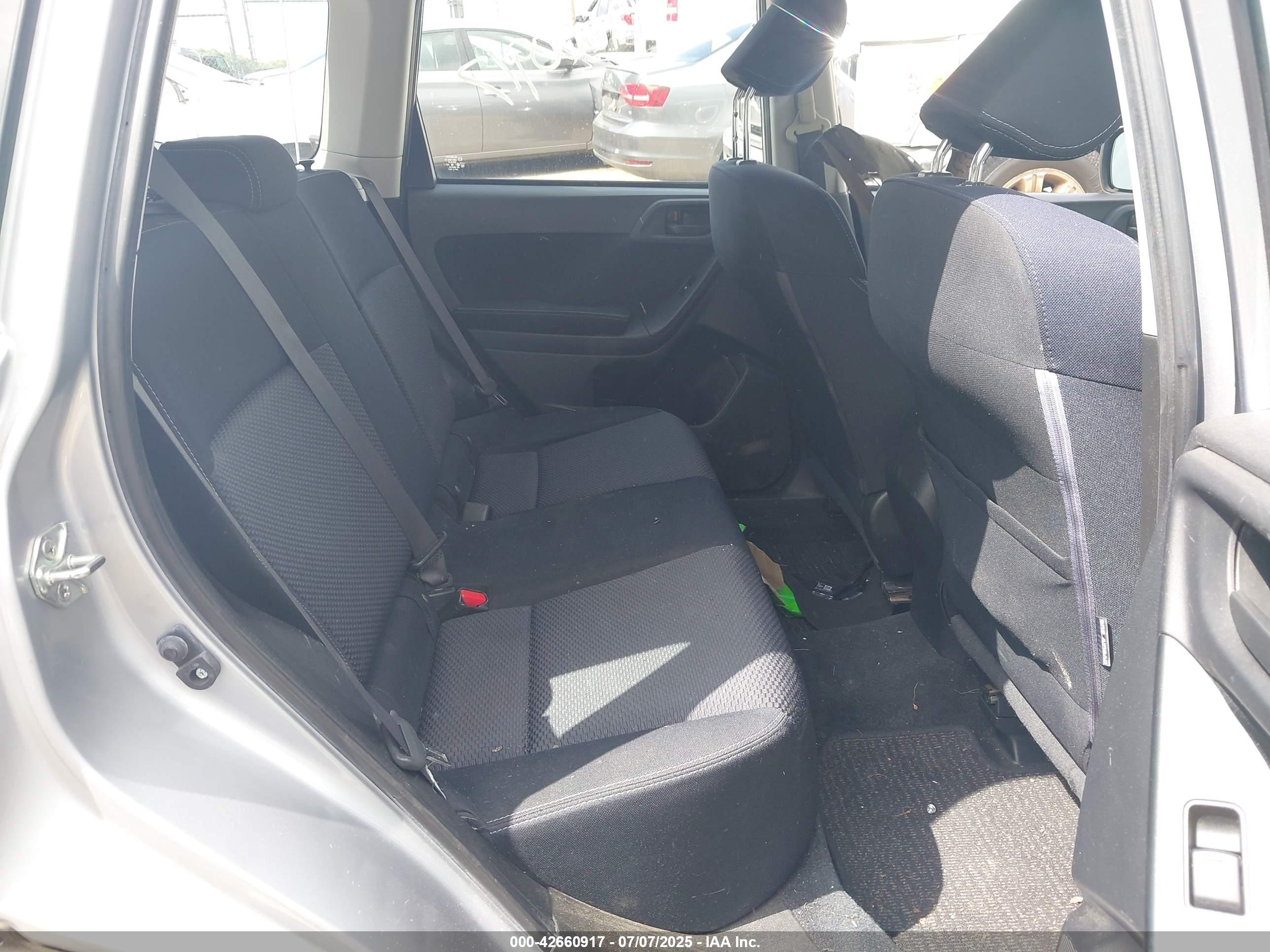 SUBARU FORESTER image 8