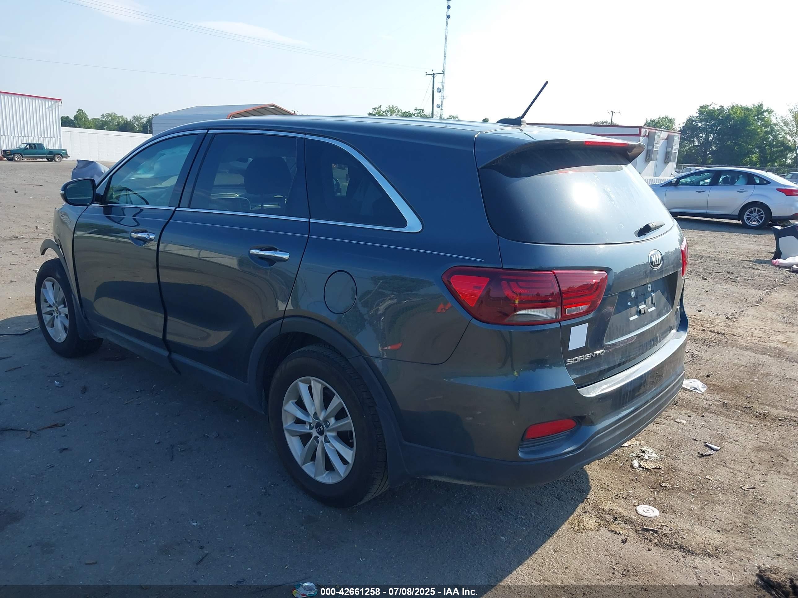 KIA SORENTO image 3