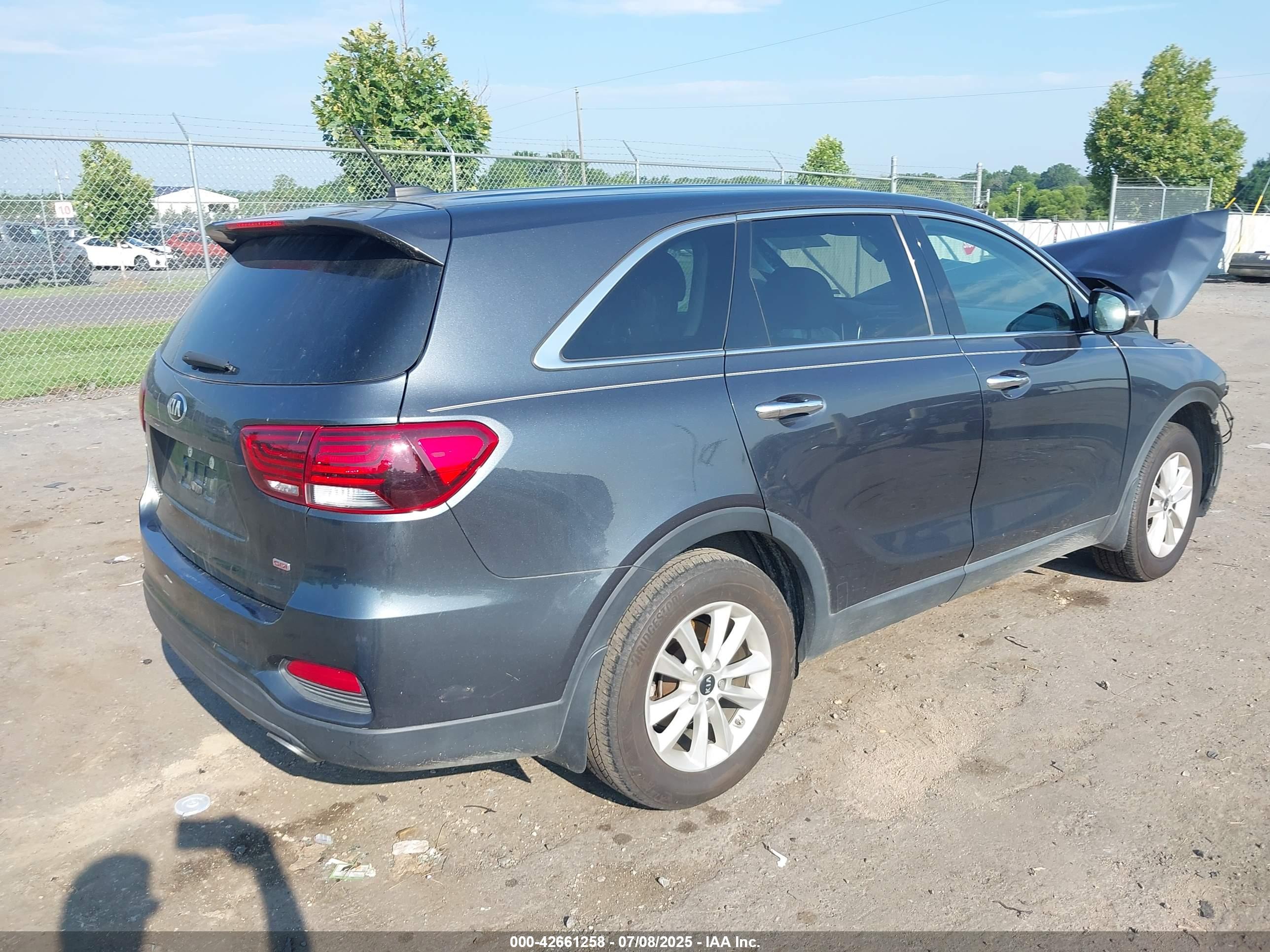 KIA SORENTO image 4