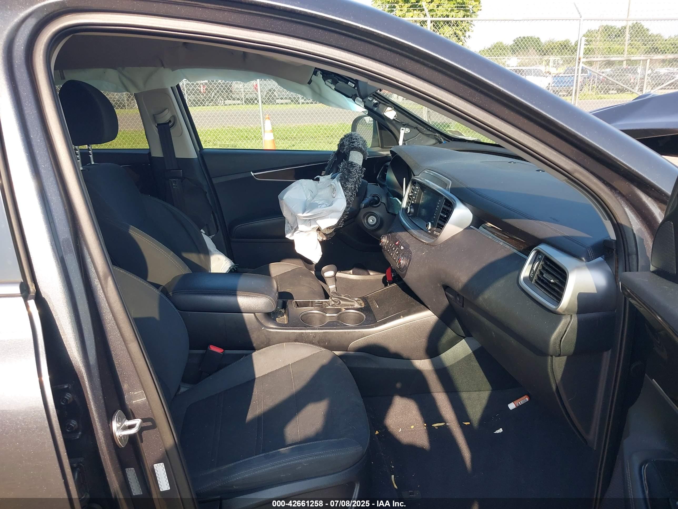 KIA SORENTO image 5