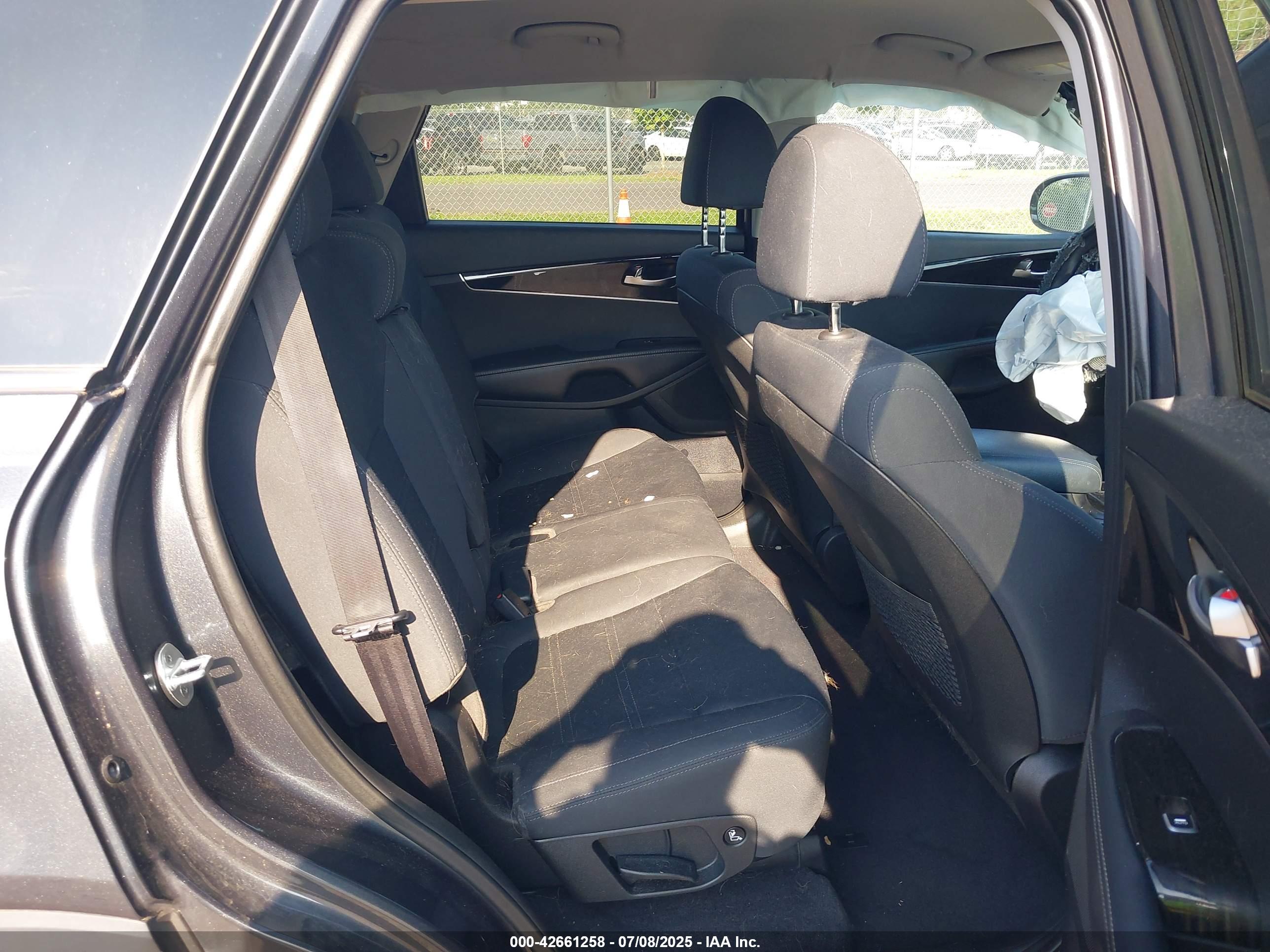 KIA SORENTO image 8