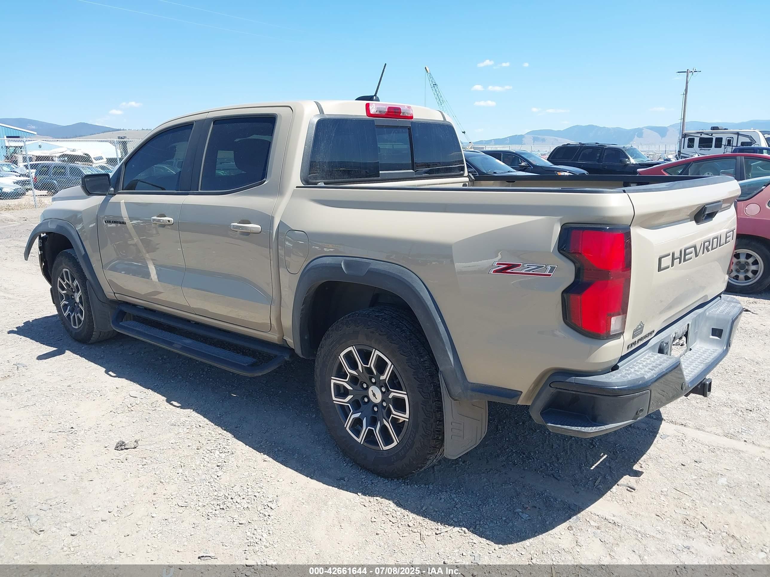 CHEVROLET COLORADO image 3
