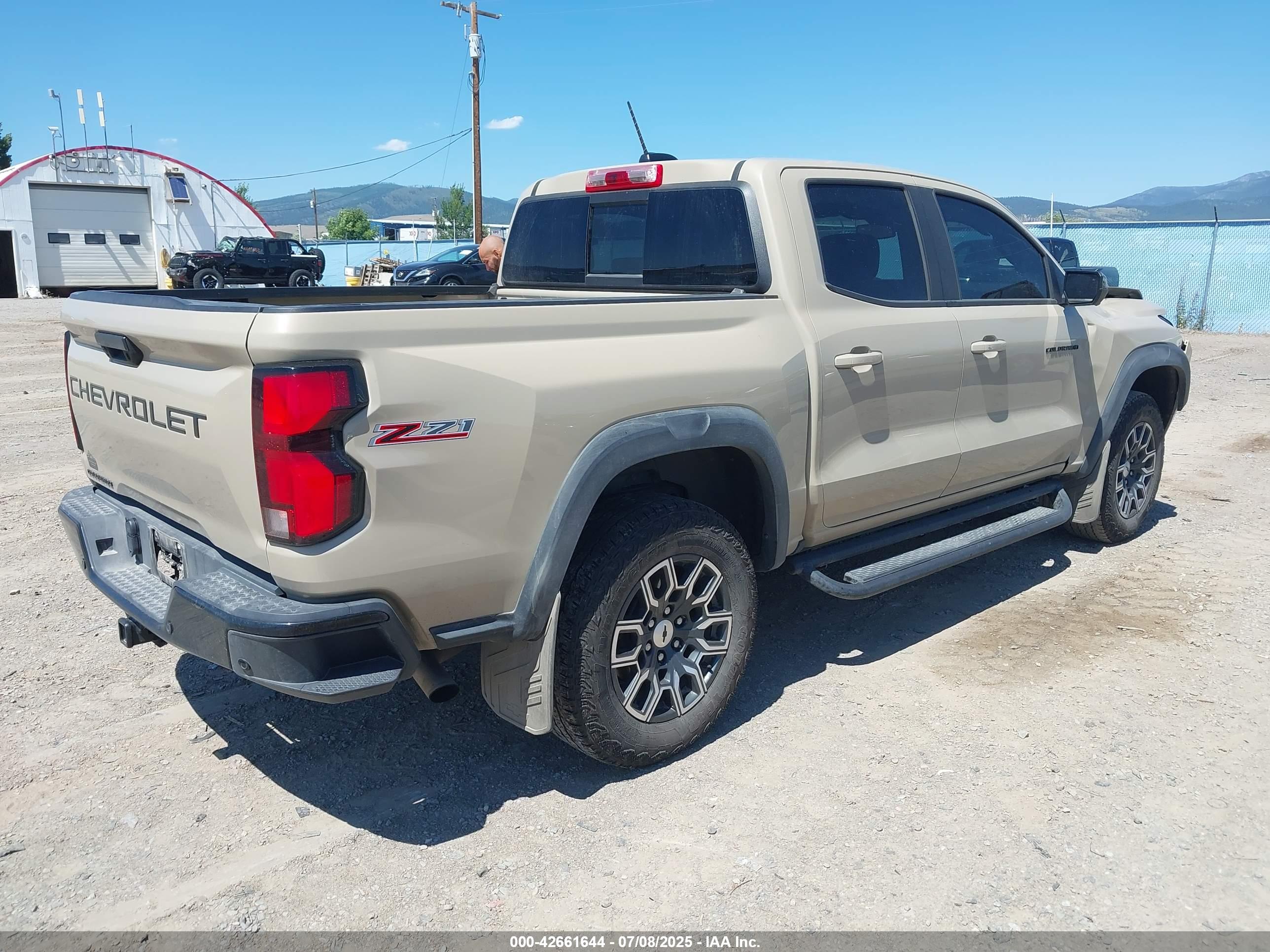 CHEVROLET COLORADO image 4