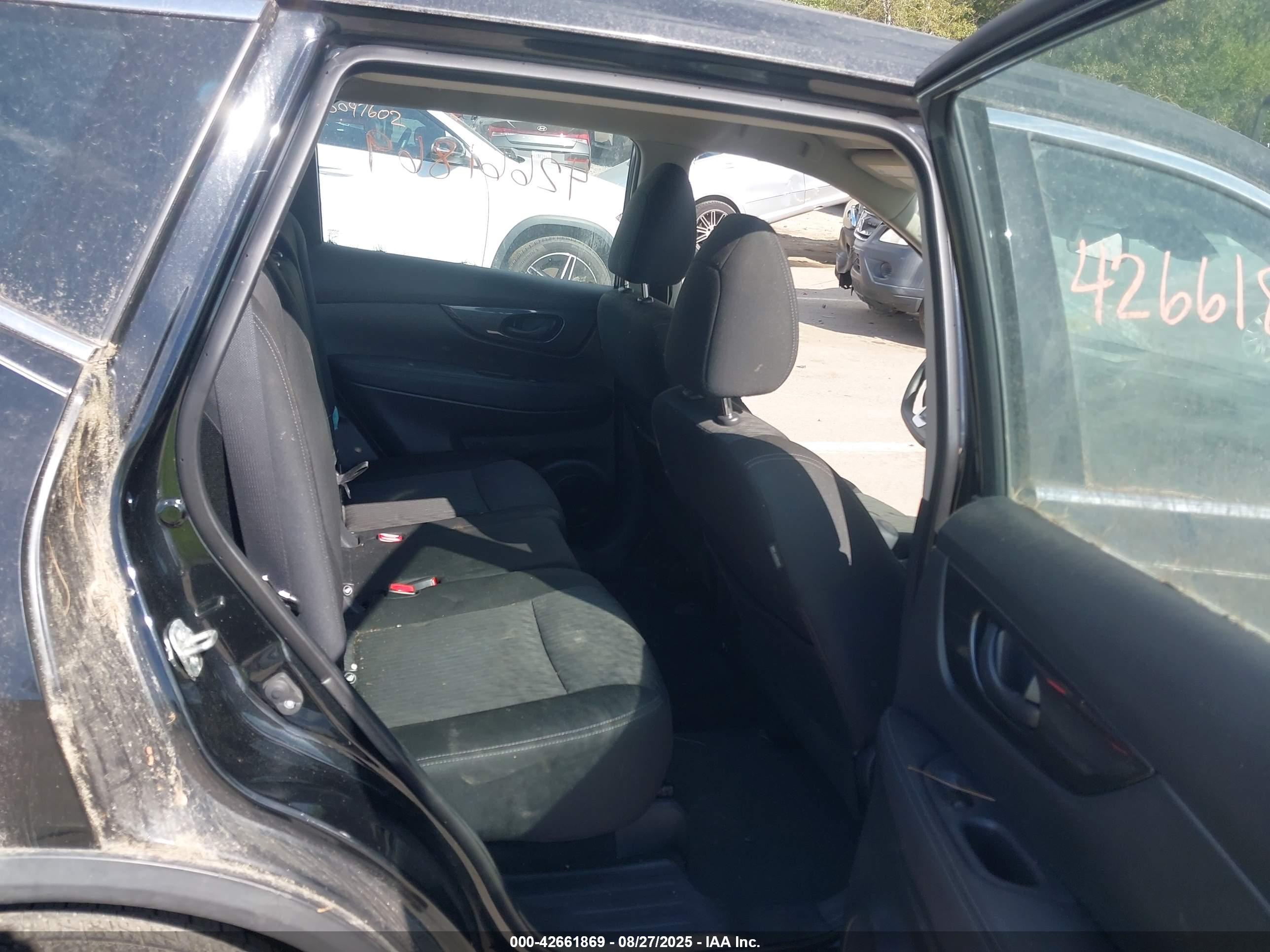 NISSAN ROGUE image 8