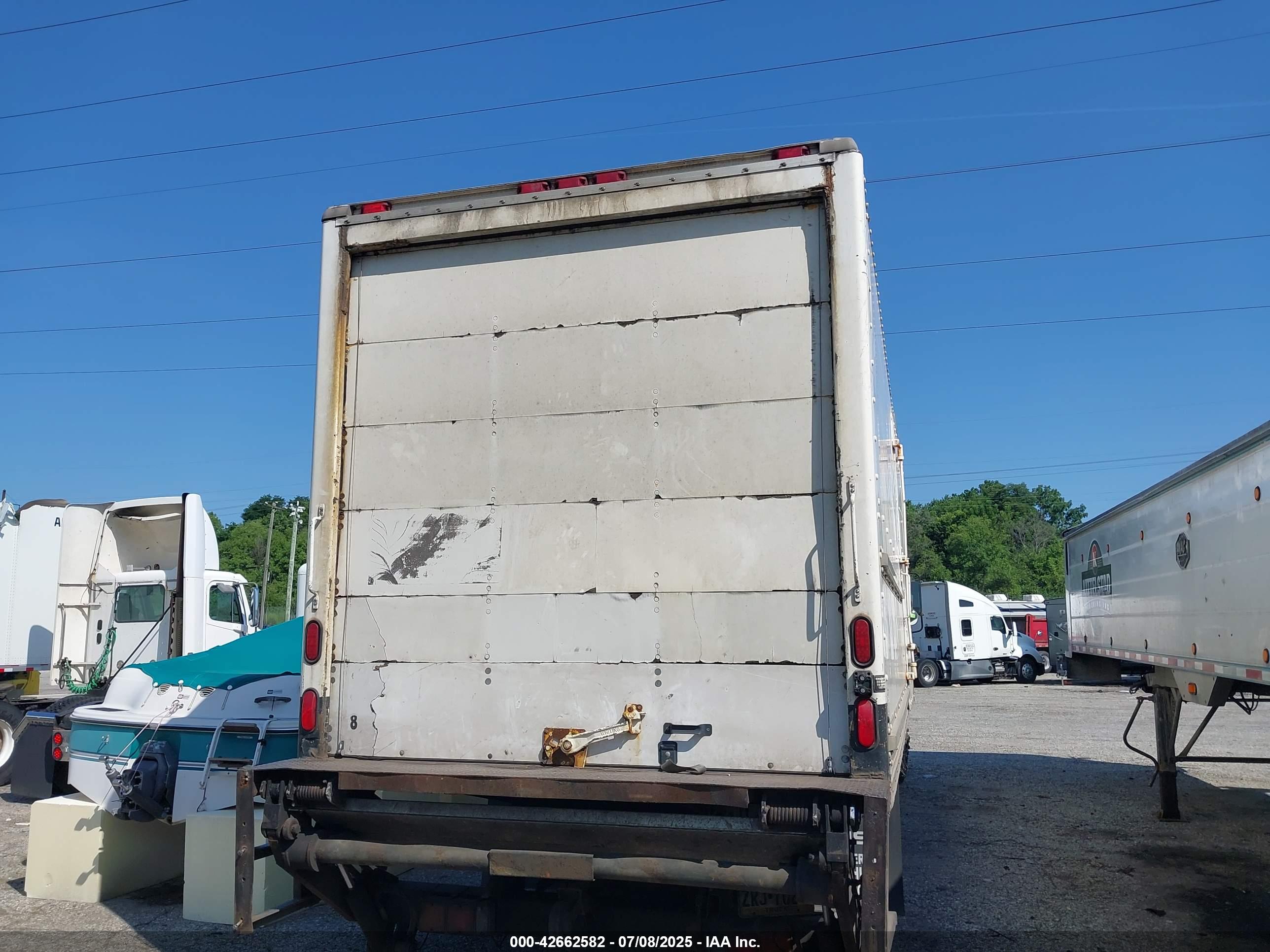 MITSUBISHI FUSO image 4