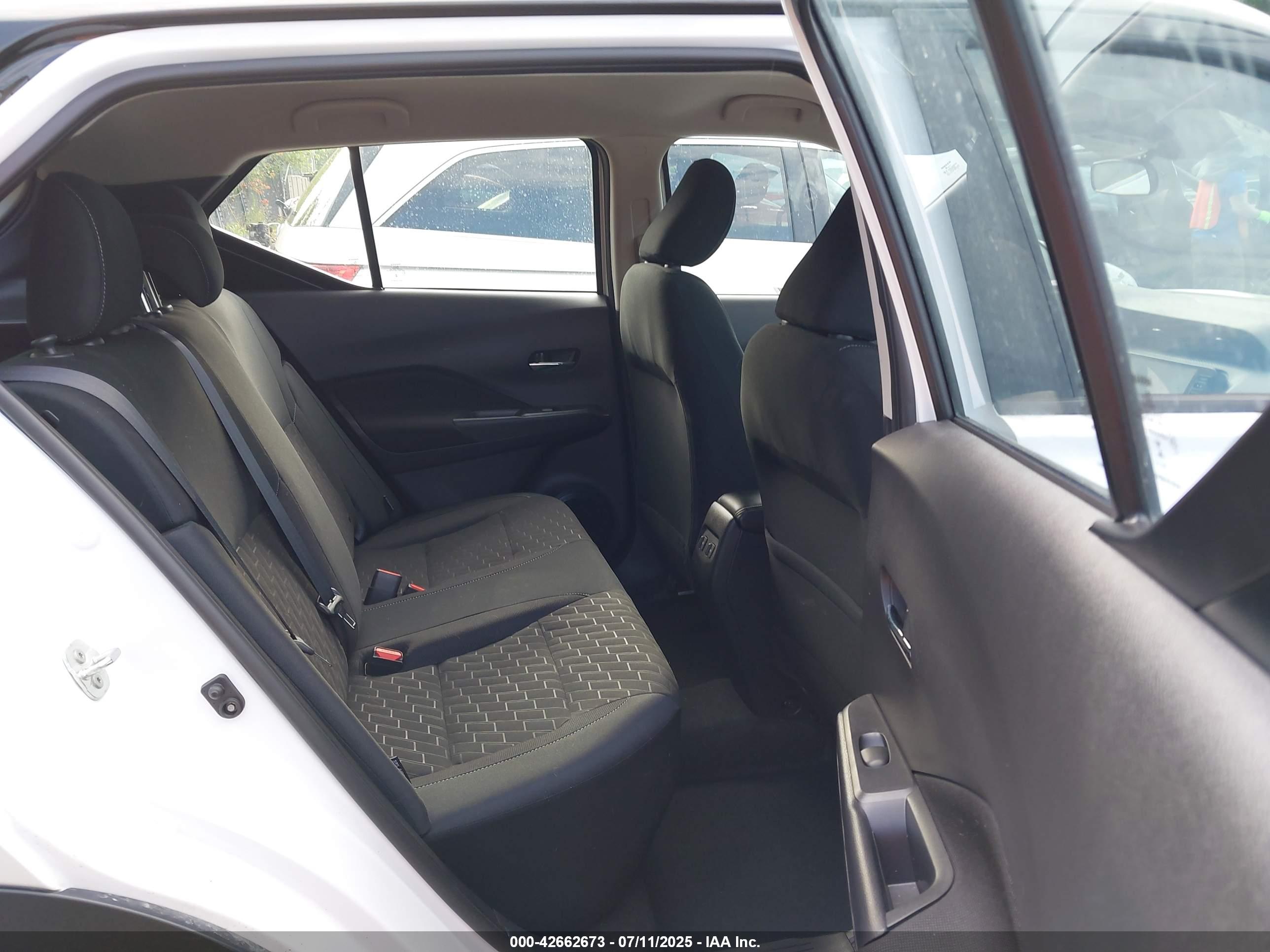 NISSAN KICKS image 8