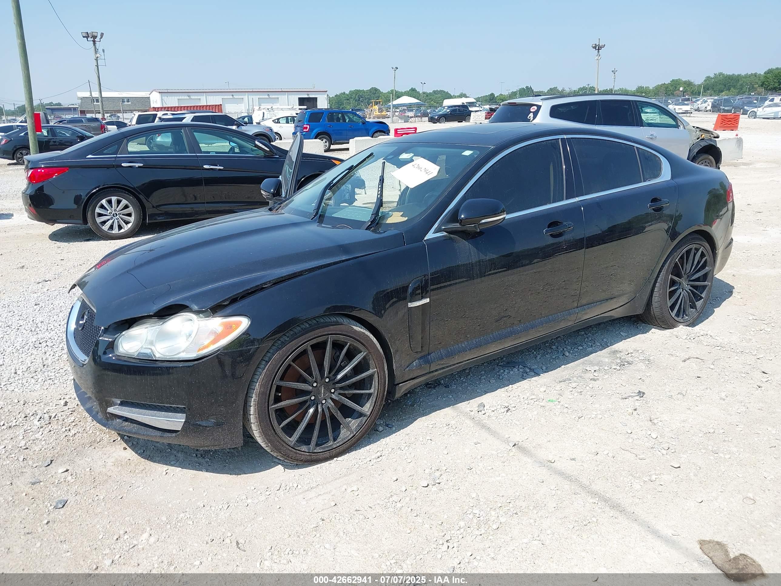 JAGUAR XF image 2