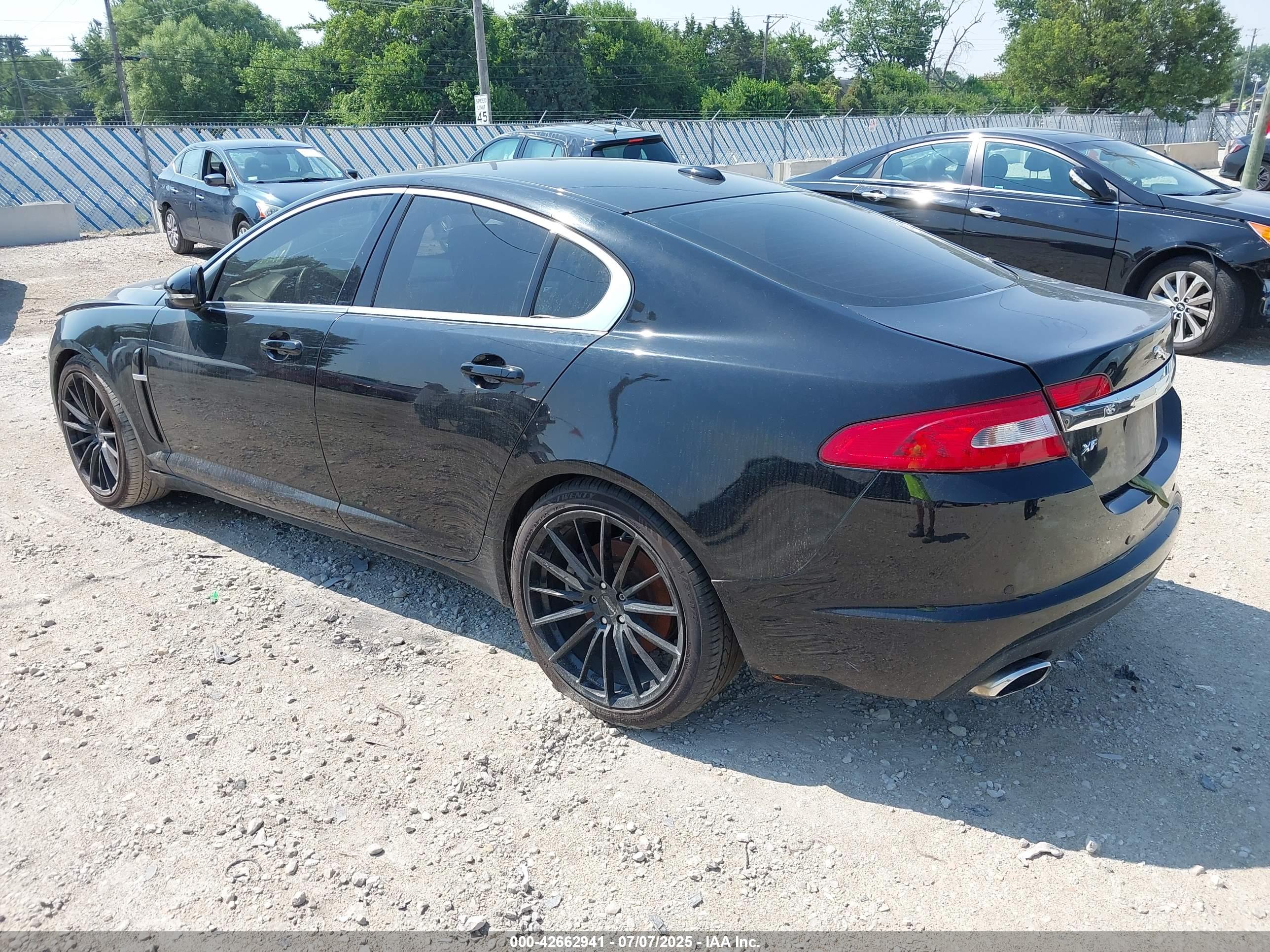 JAGUAR XF image 3