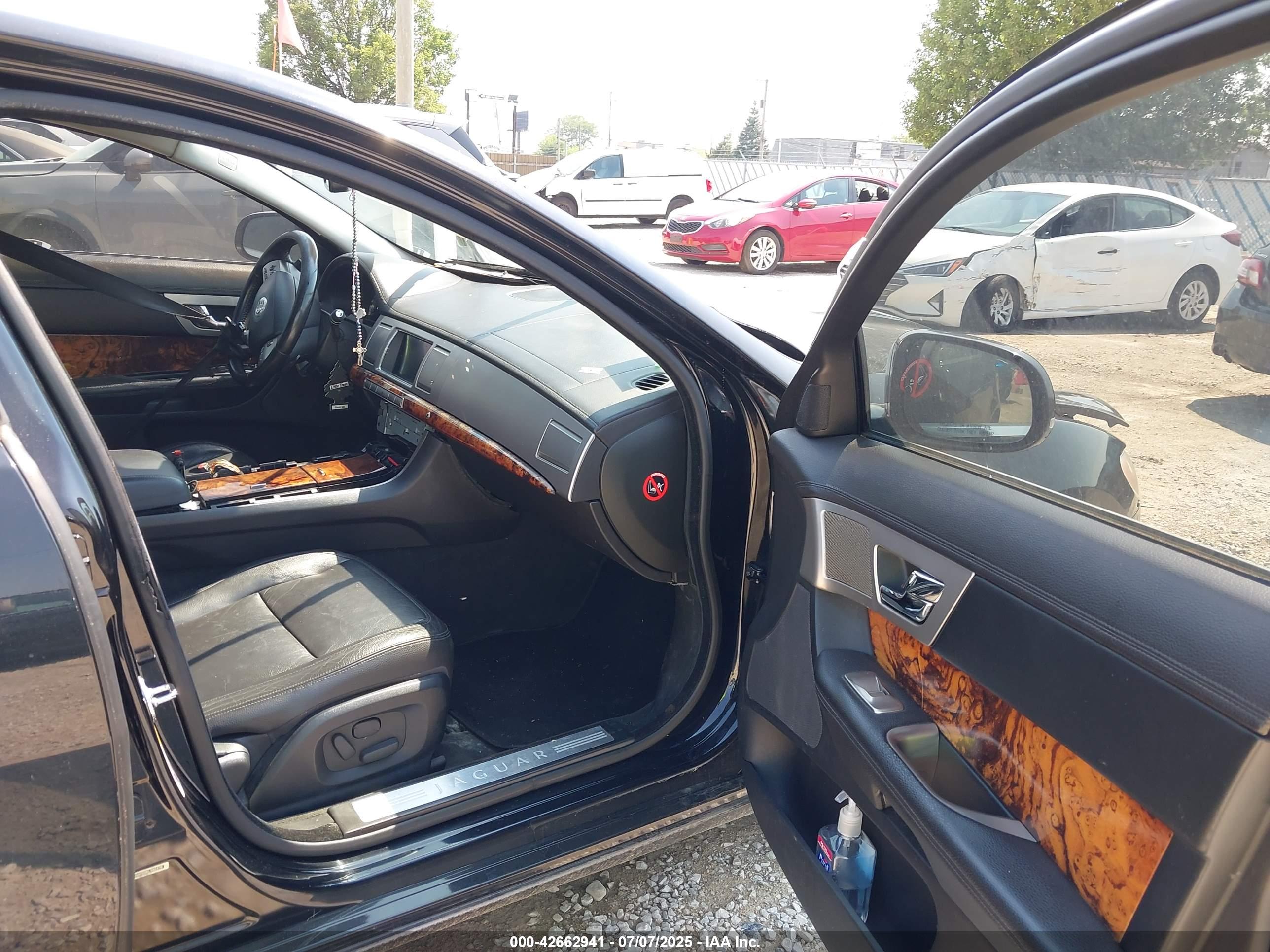 JAGUAR XF image 5