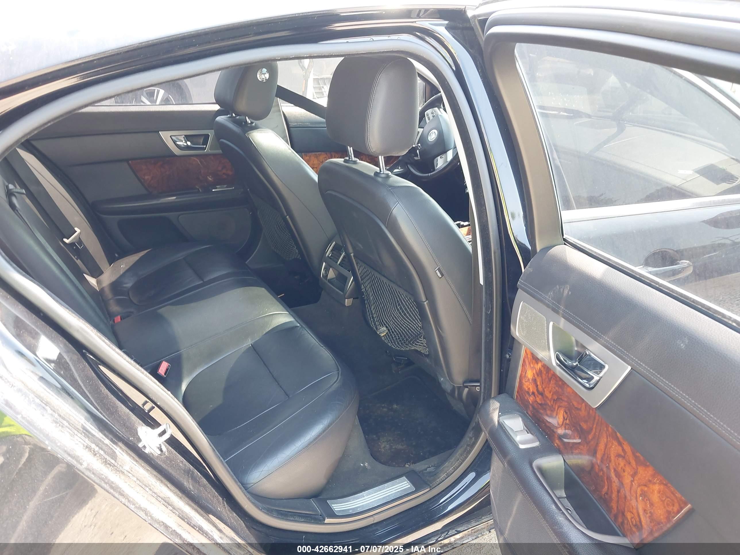 JAGUAR XF image 8