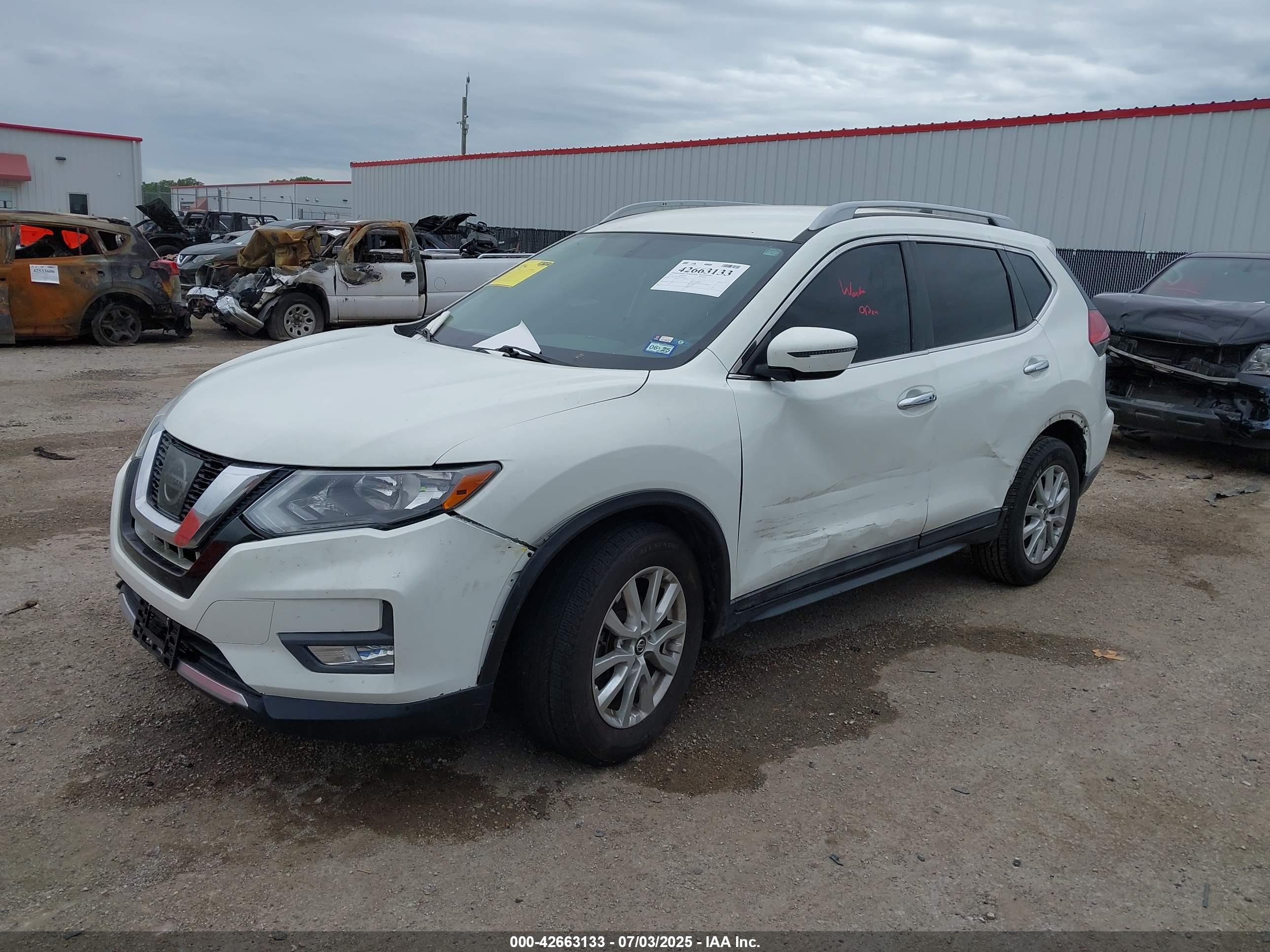 NISSAN ROGUE image 2