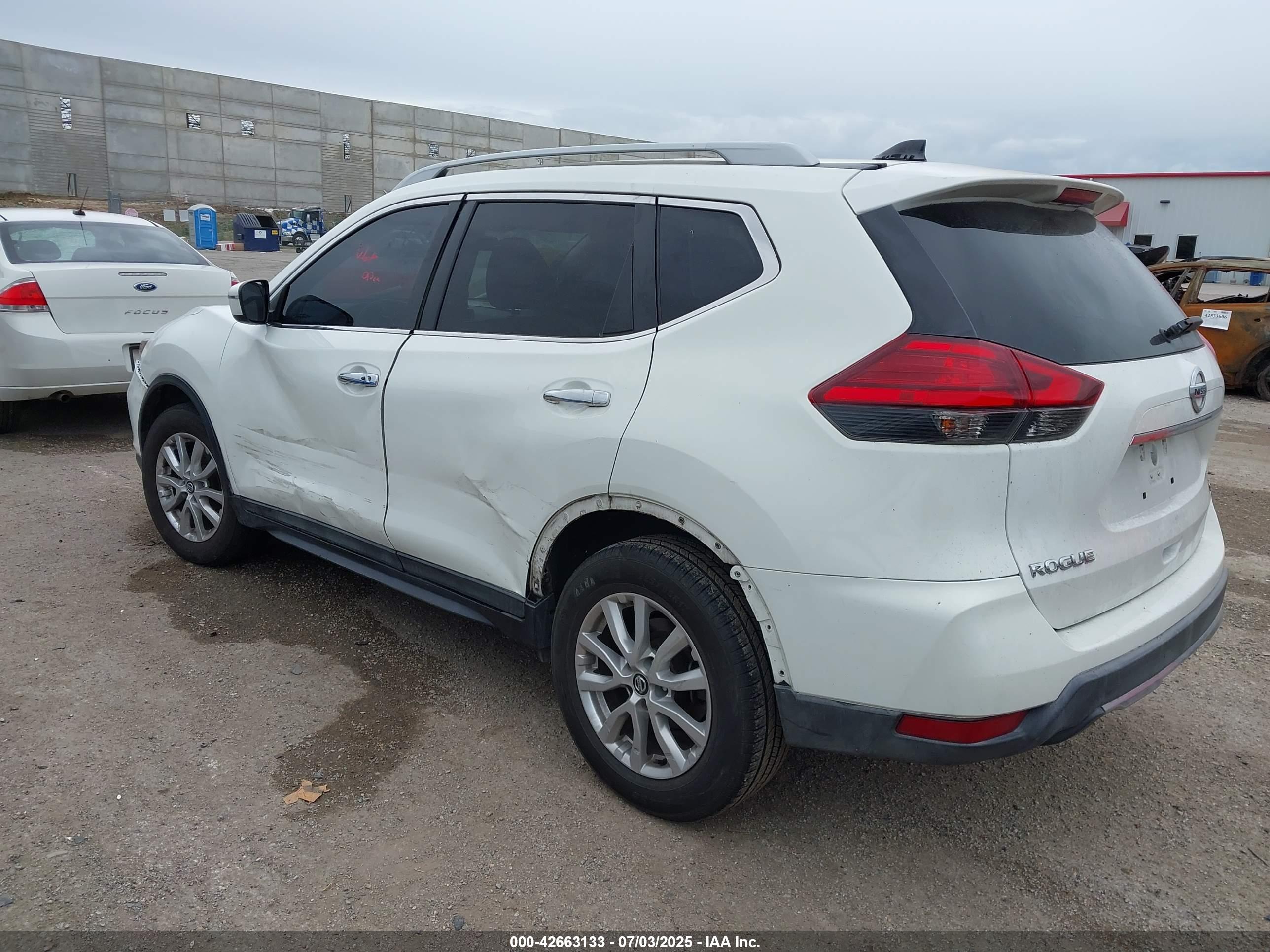 NISSAN ROGUE image 3