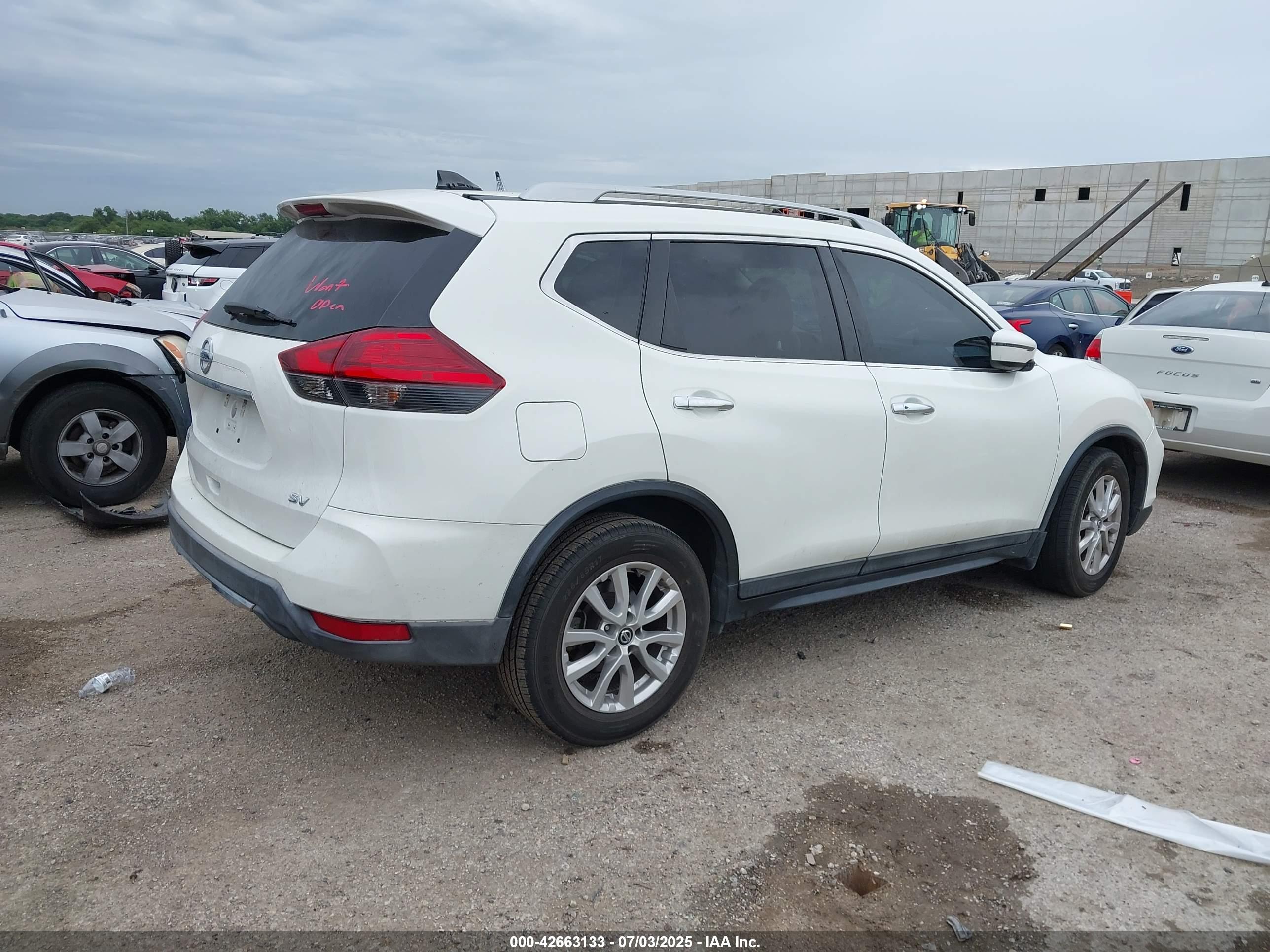 NISSAN ROGUE image 4