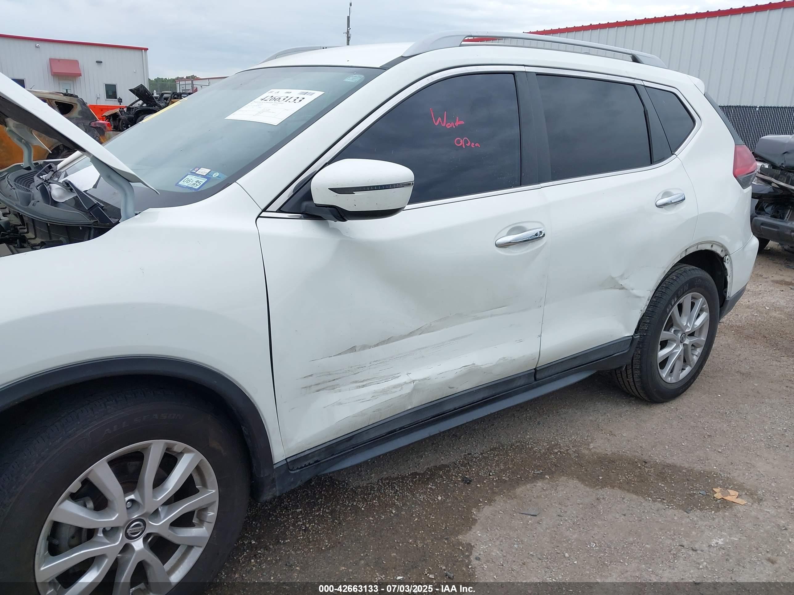 NISSAN ROGUE image 6