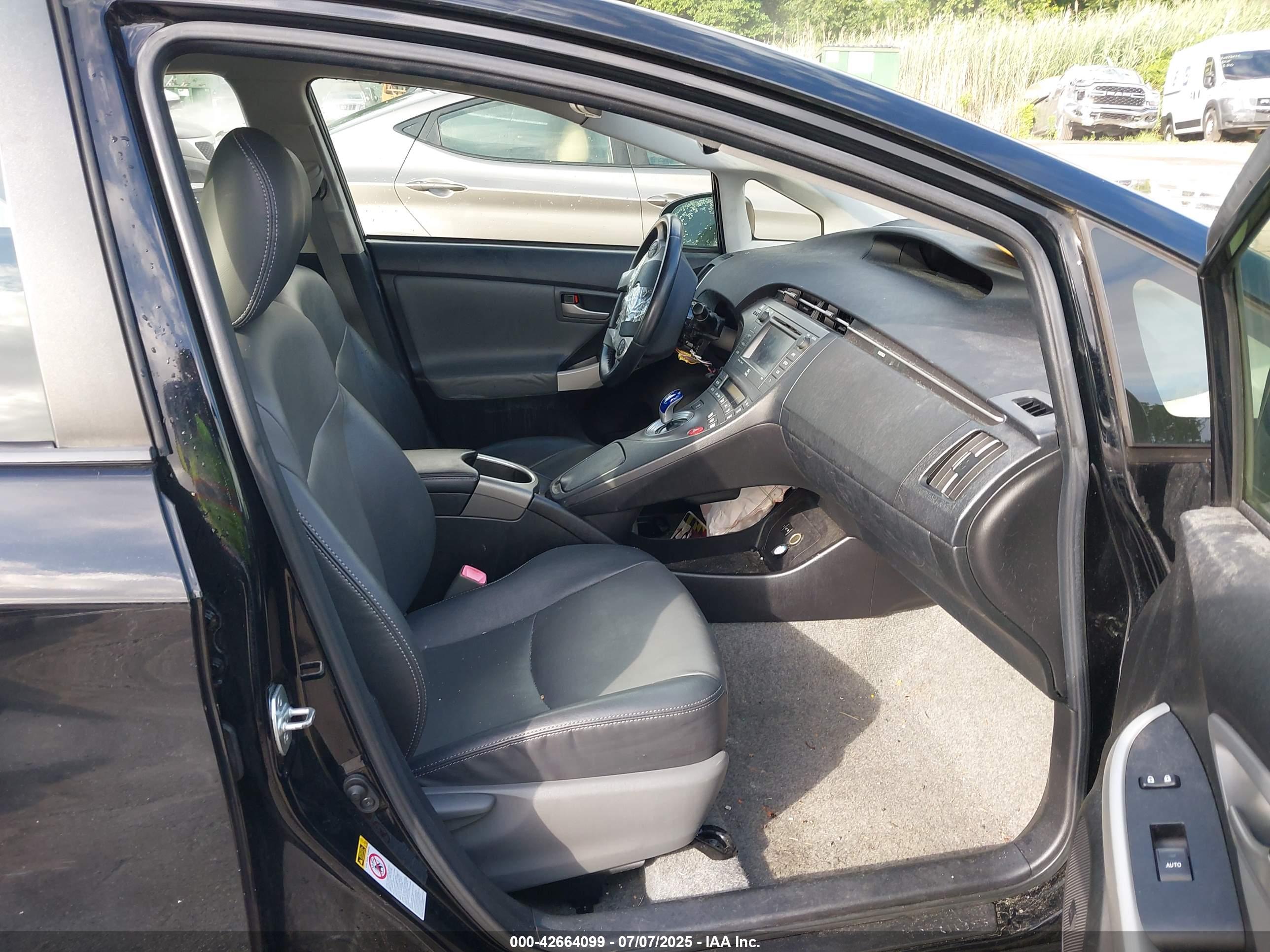 TOYOTA PRIUS image 5