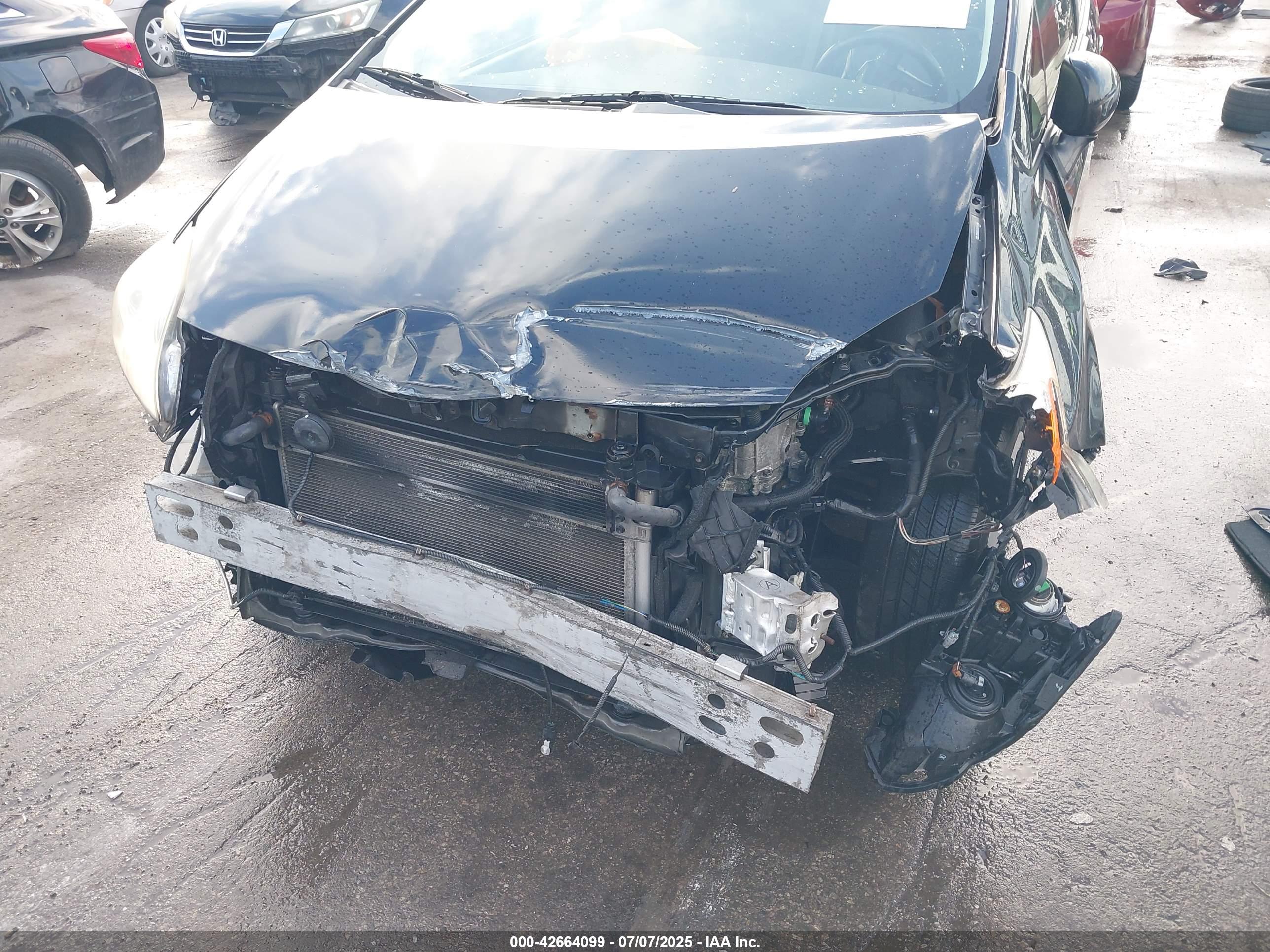 TOYOTA PRIUS image 6