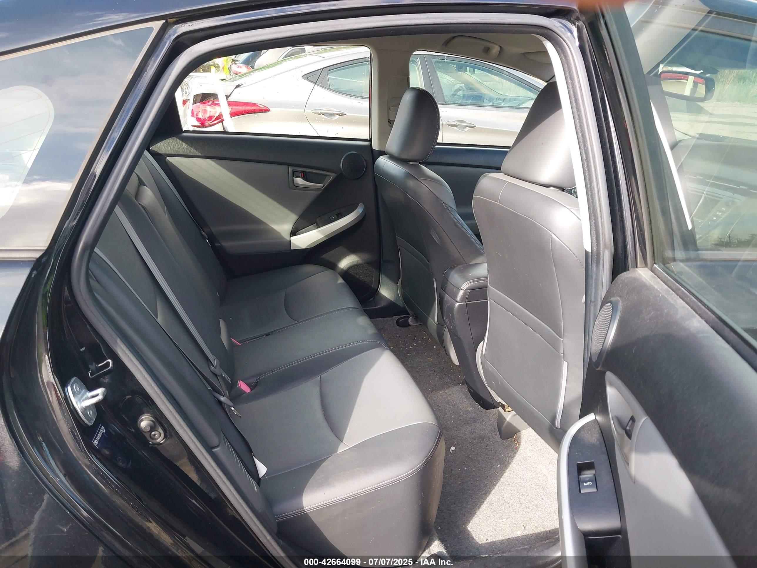 TOYOTA PRIUS image 8