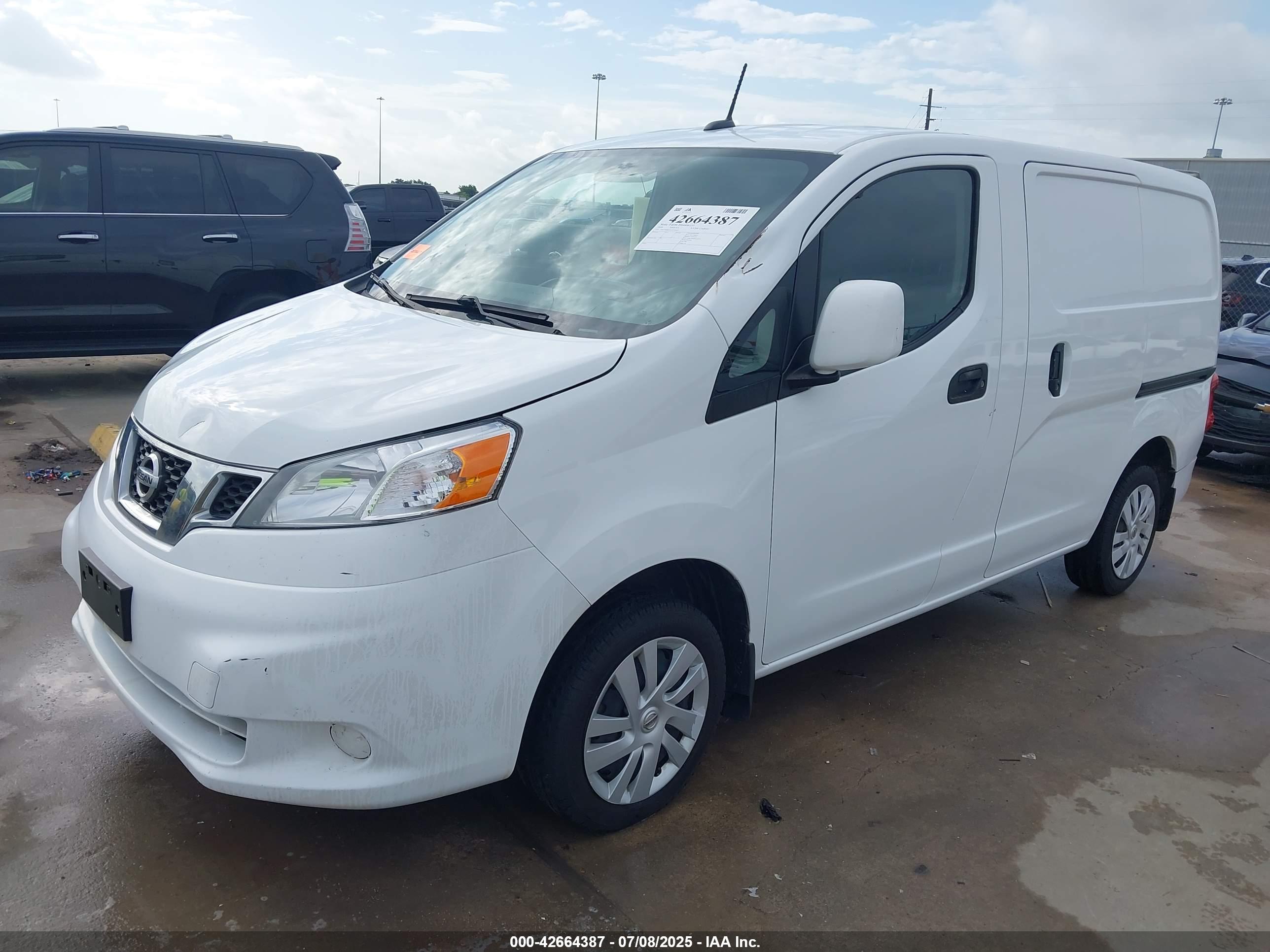NISSAN NV200 image 2