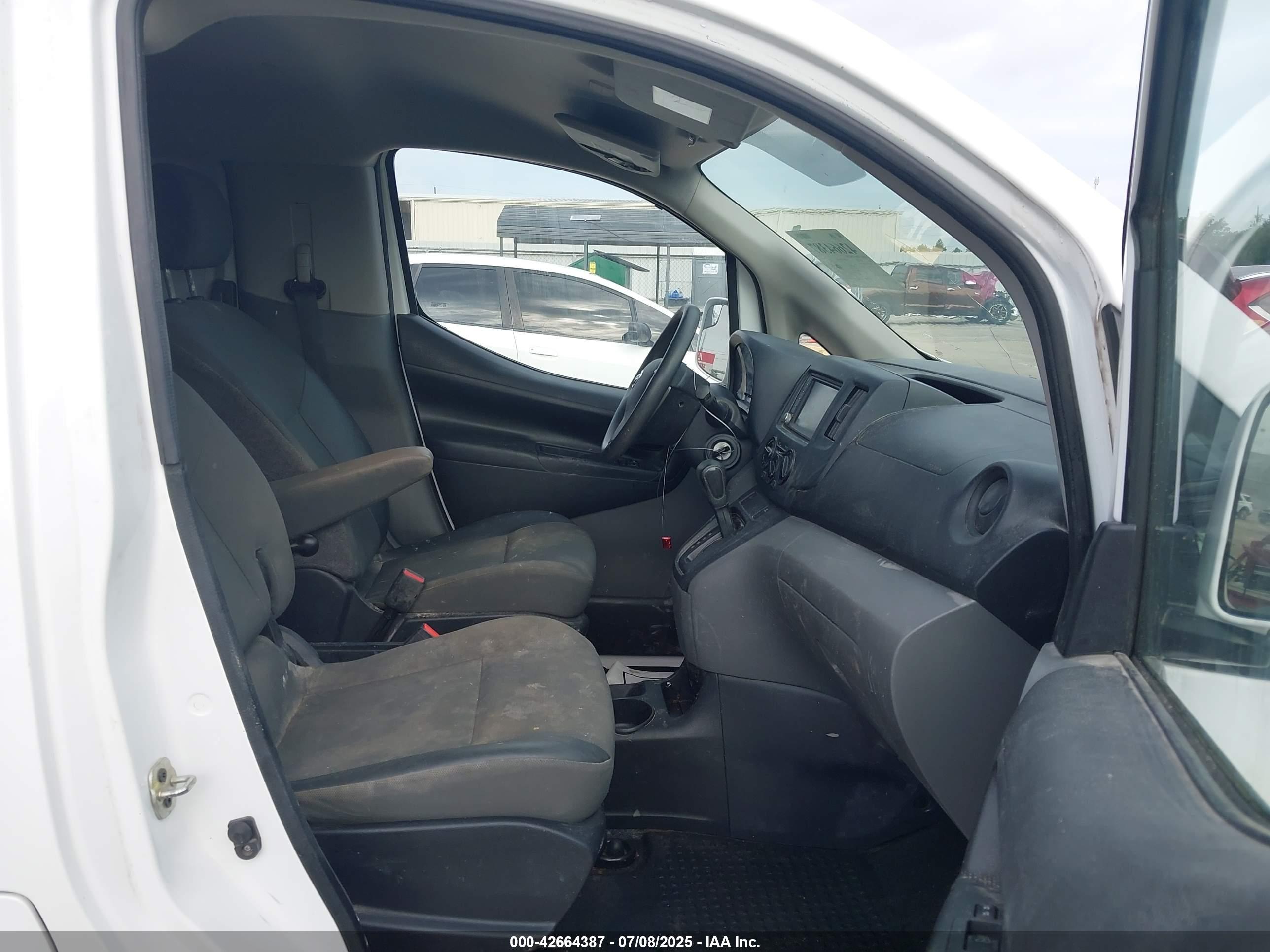 NISSAN NV200 image 5