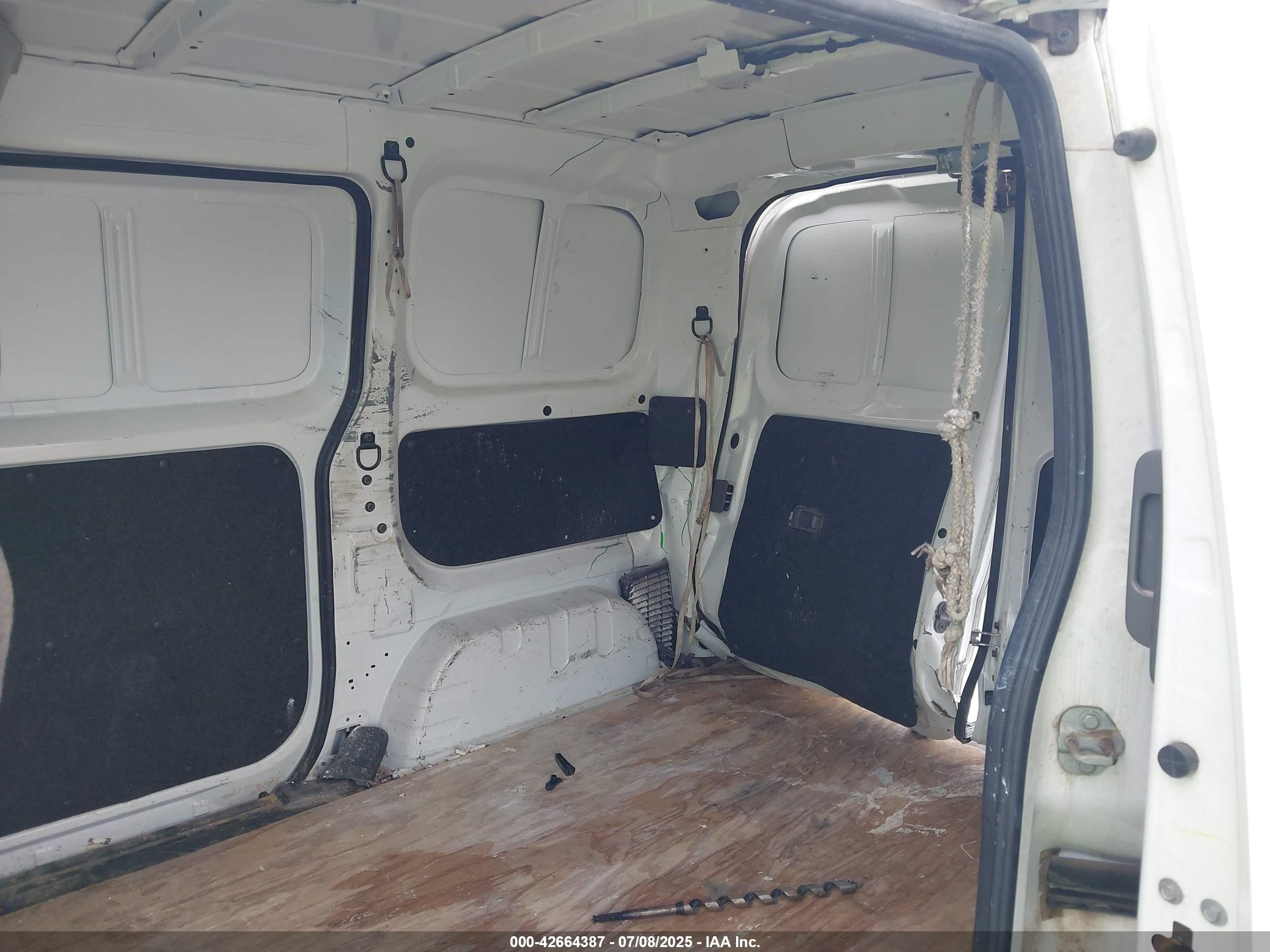 NISSAN NV200 image 8