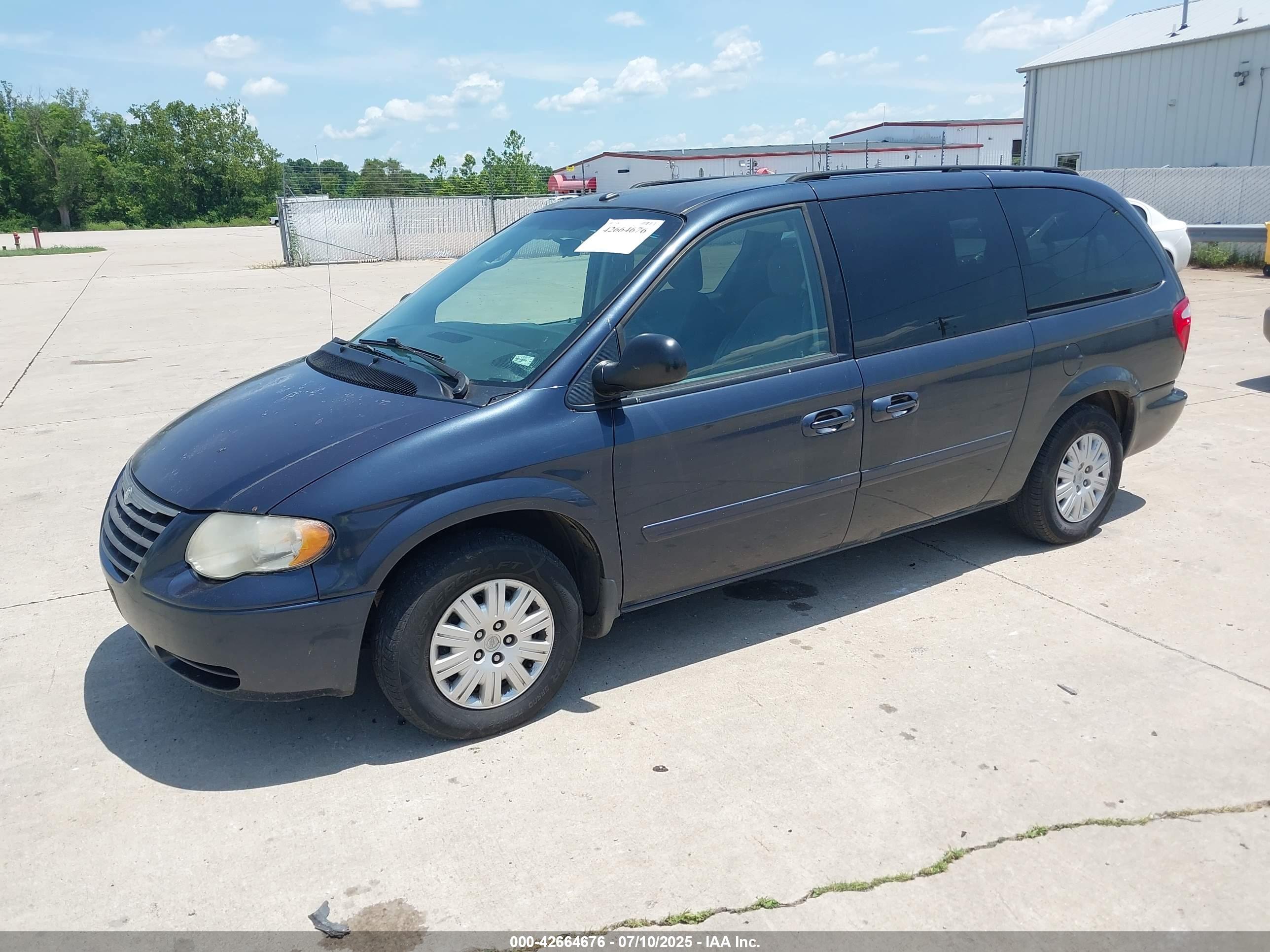 CHRYSLER TOWN image 2