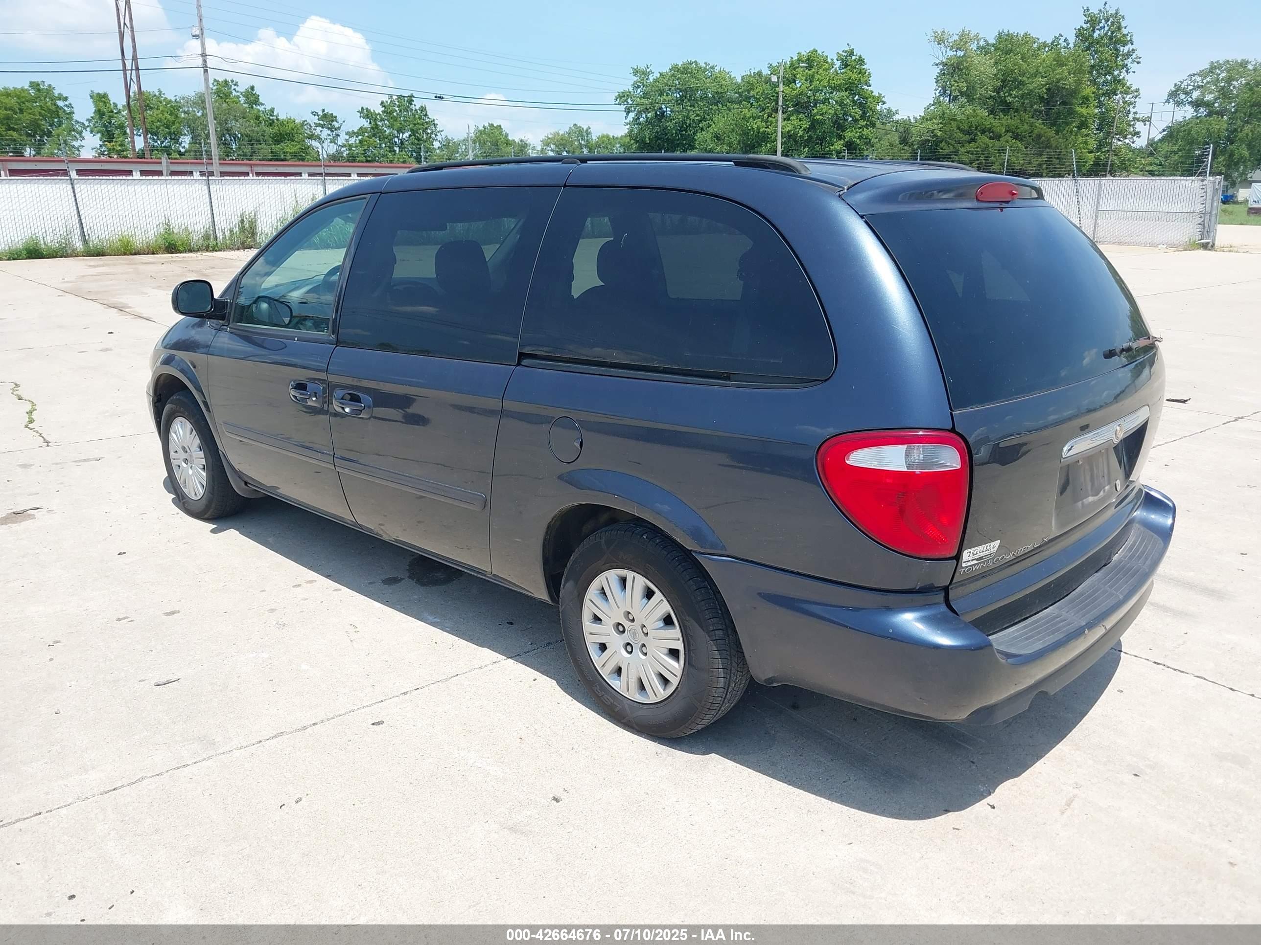 CHRYSLER TOWN image 3