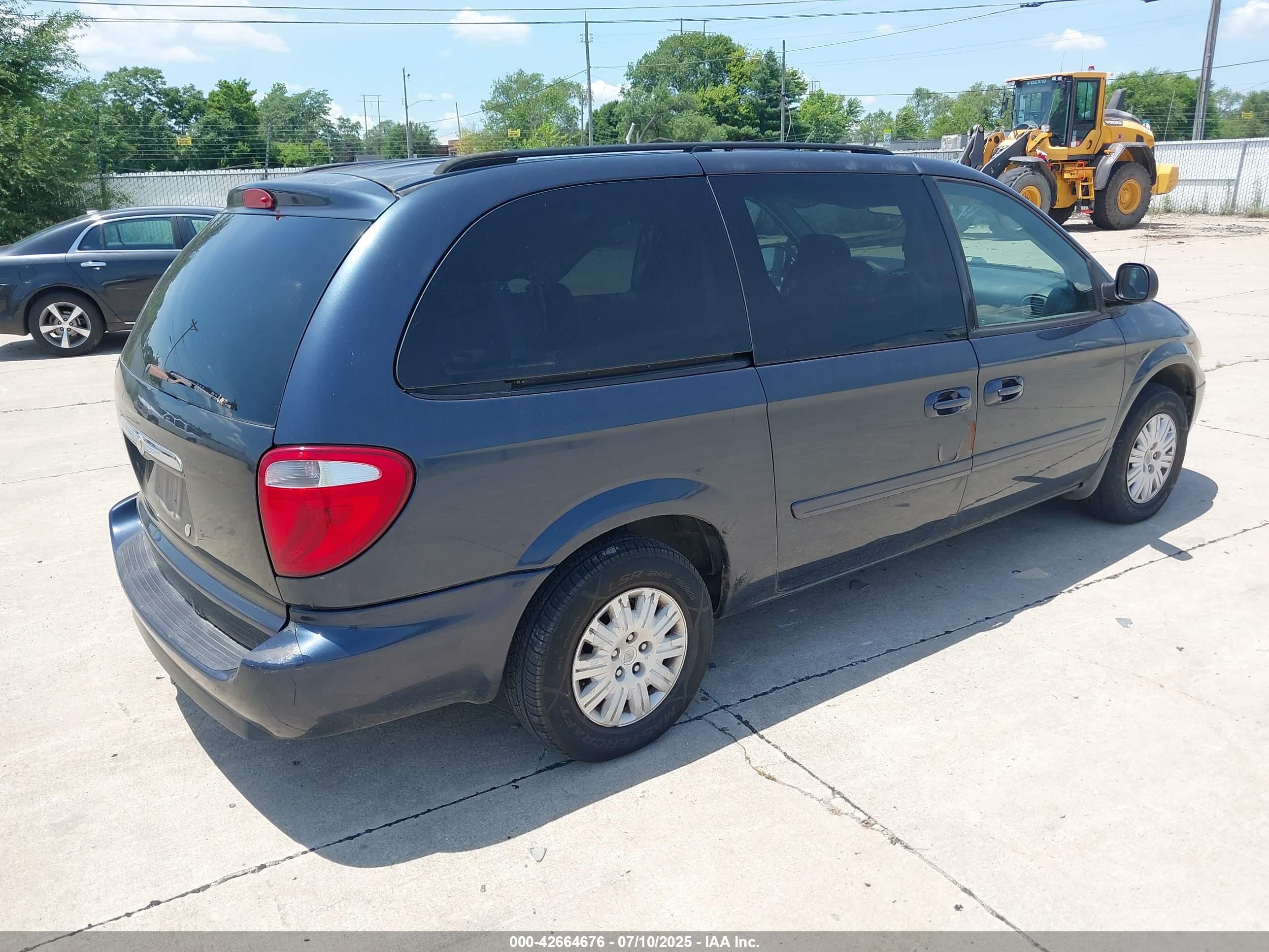 CHRYSLER TOWN image 4