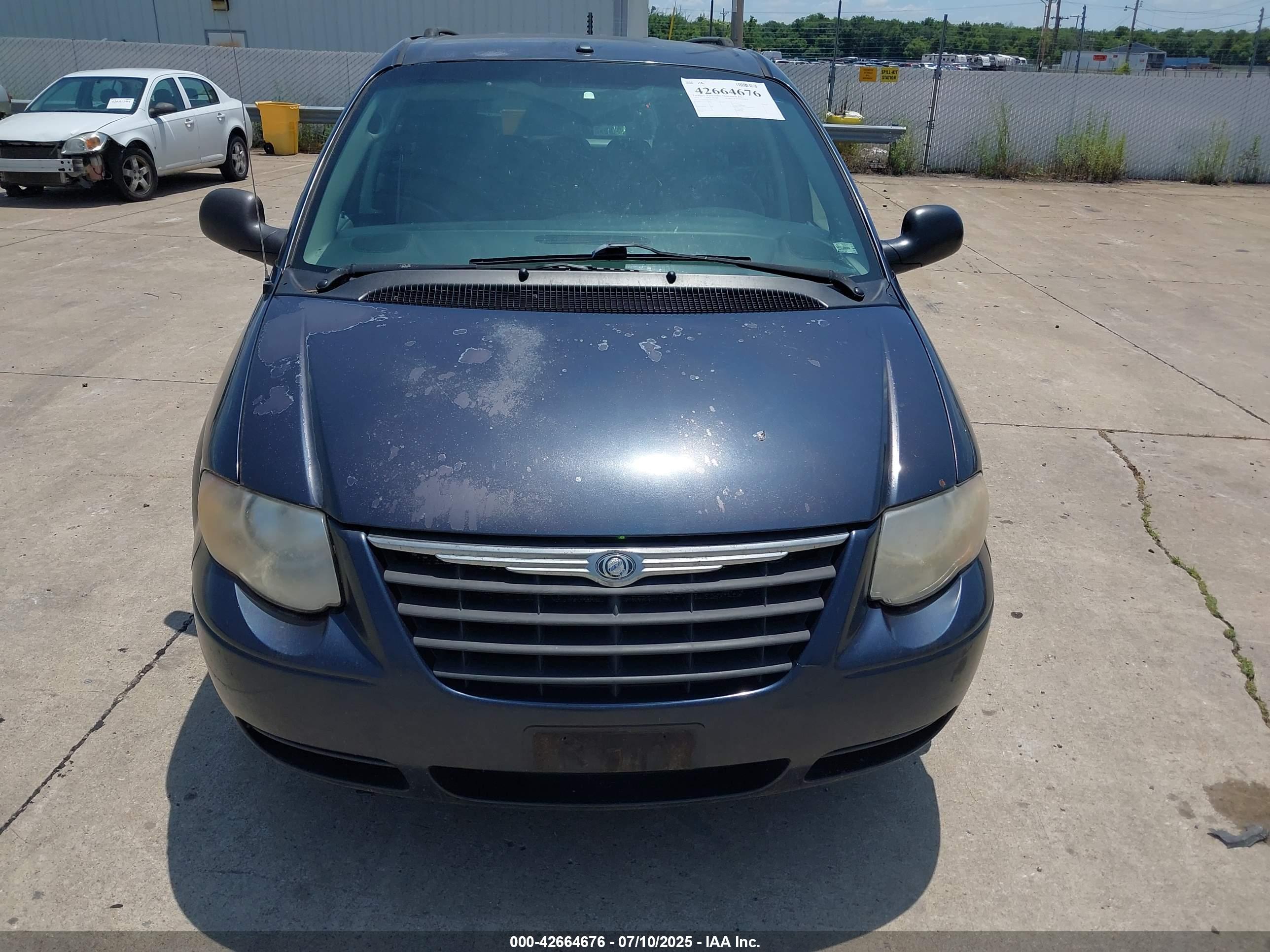 CHRYSLER TOWN image 6