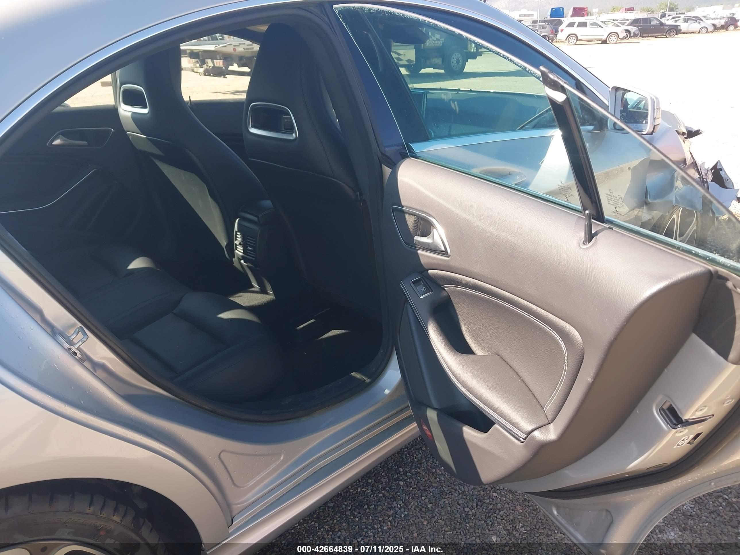 MERCEDES-BENZ CLA image 8