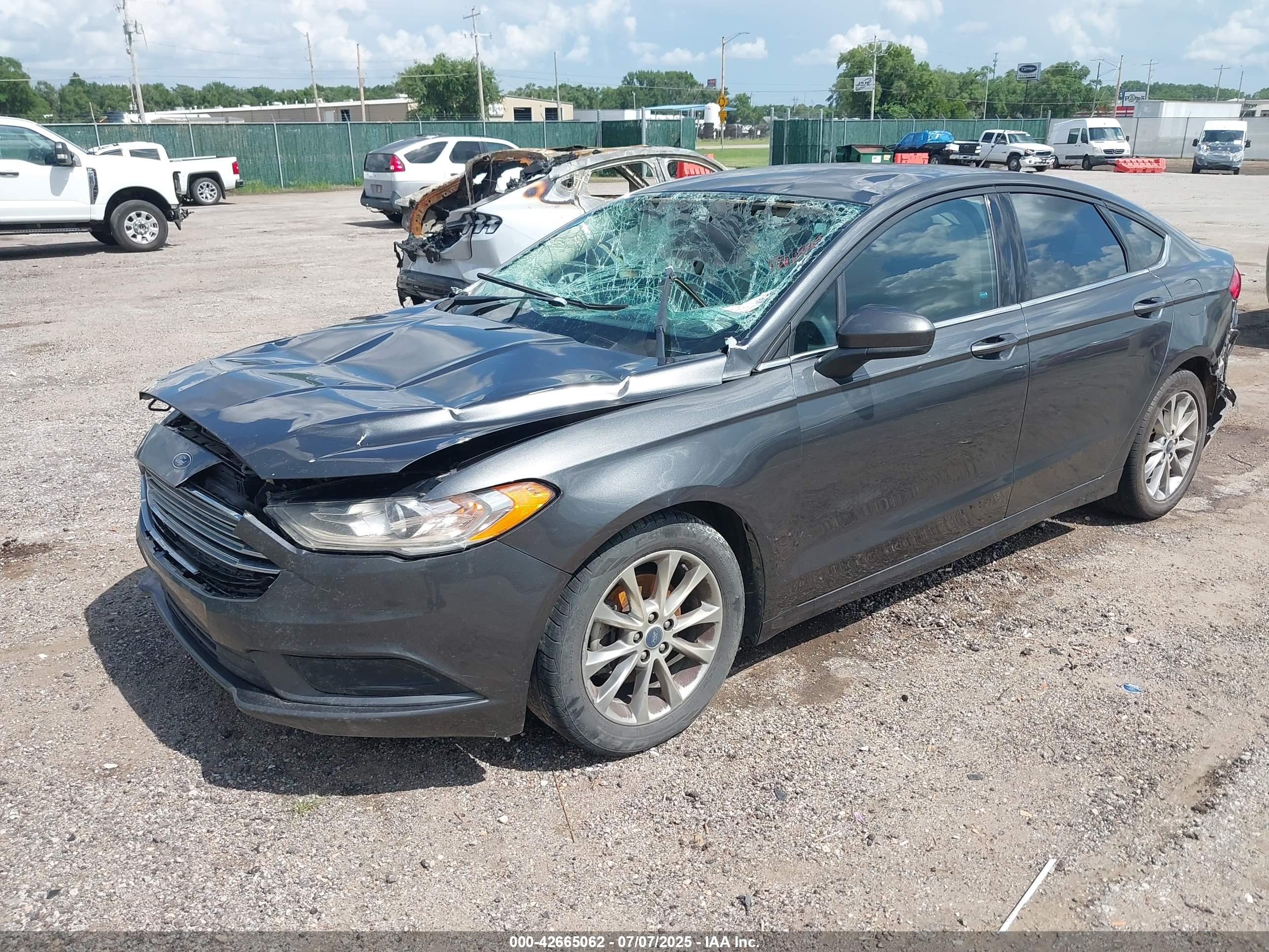 FORD FUSION image 2